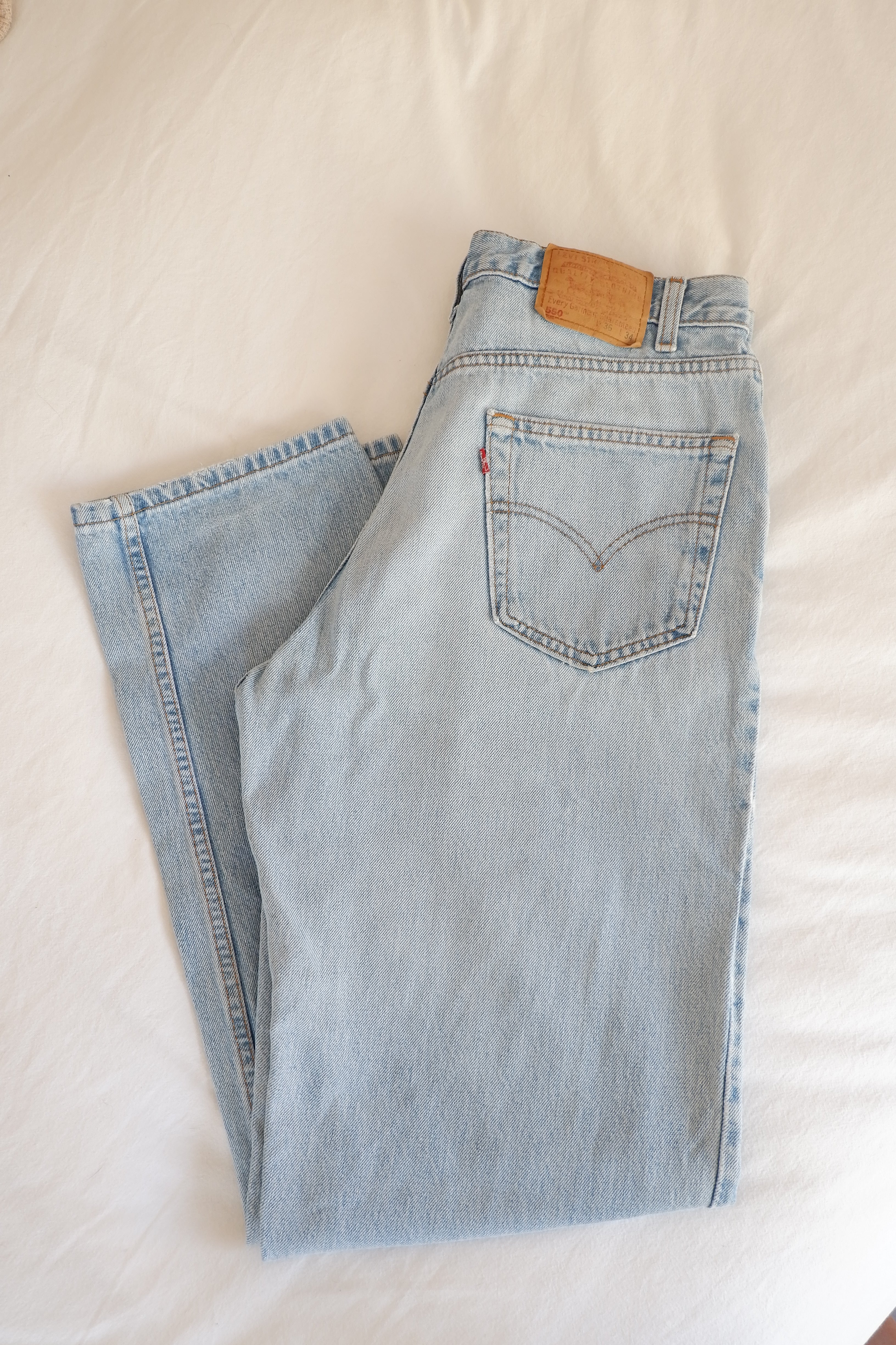 Levis Vintage 550 Relaxed Fit Light Wash Jeans - 36