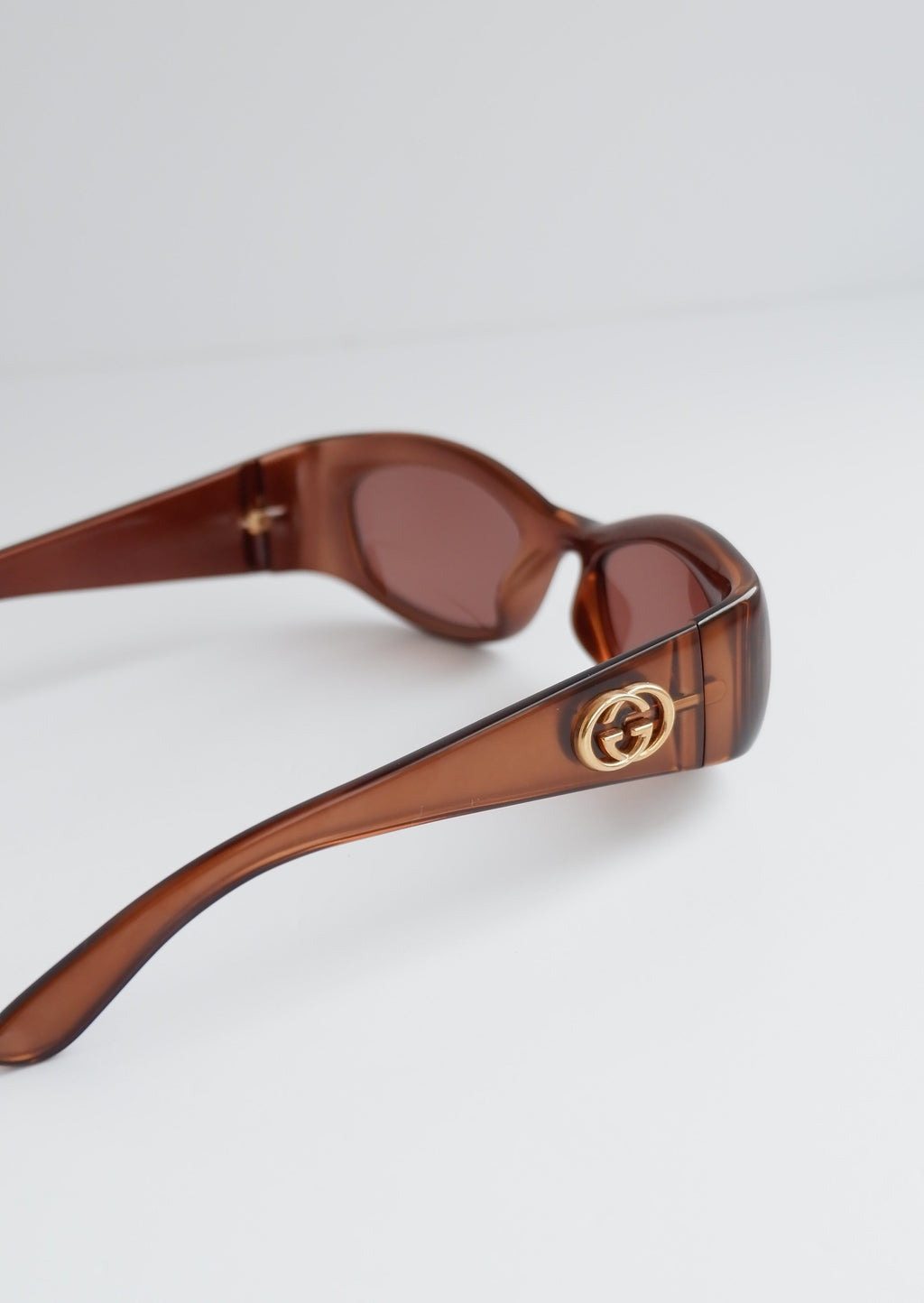 Authentiques lunettes de soleil Gucci d'occasion marron avec logo GG et monture carrée