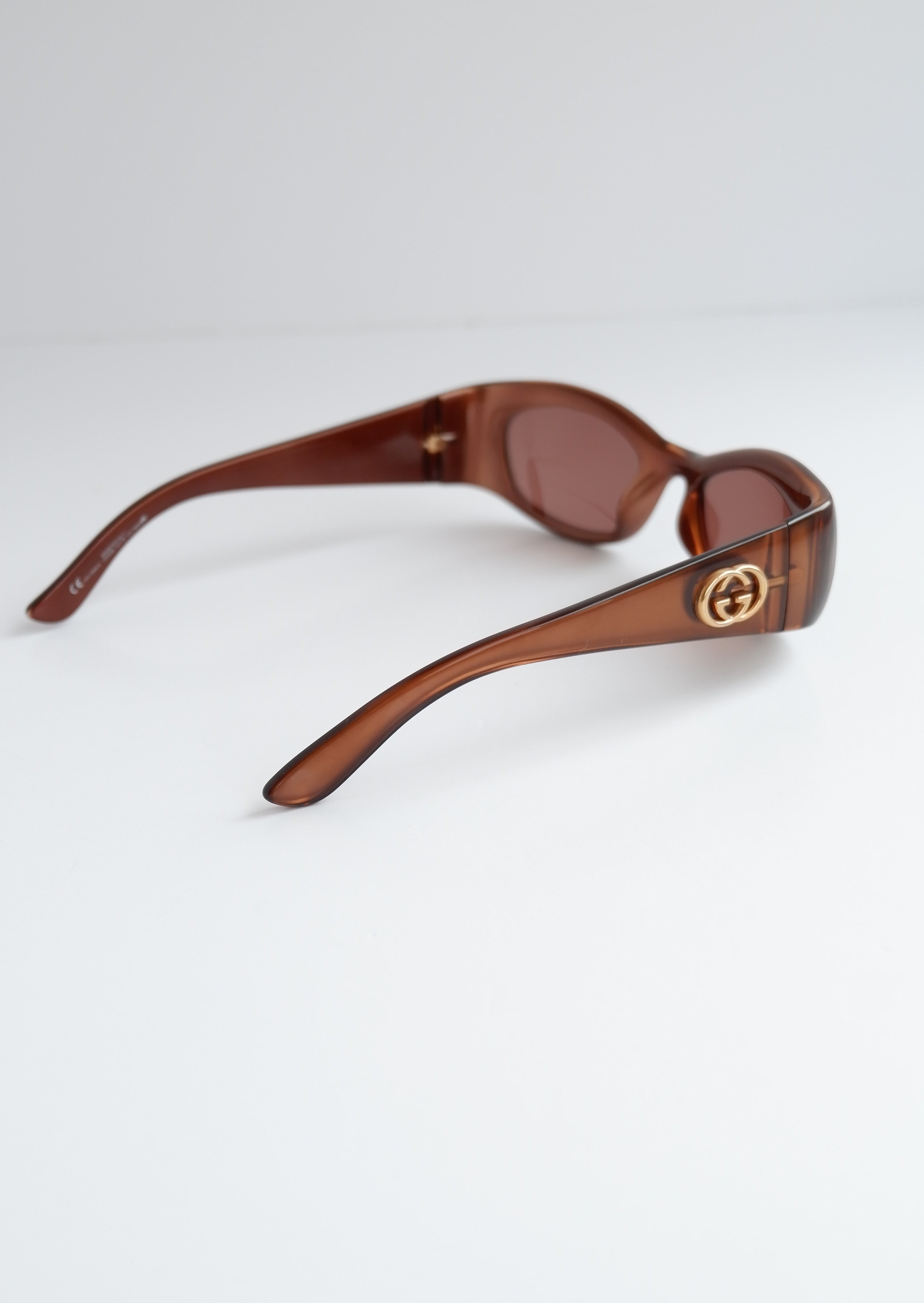 Authentiques lunettes de soleil Gucci d'occasion marron avec logo GG et monture carrée