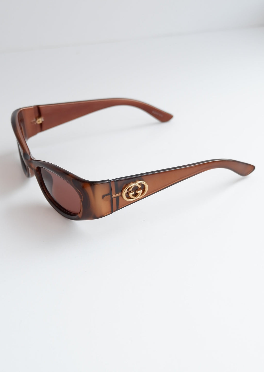 Authentiques lunettes de soleil Gucci d'occasion marron avec logo GG et monture carrée