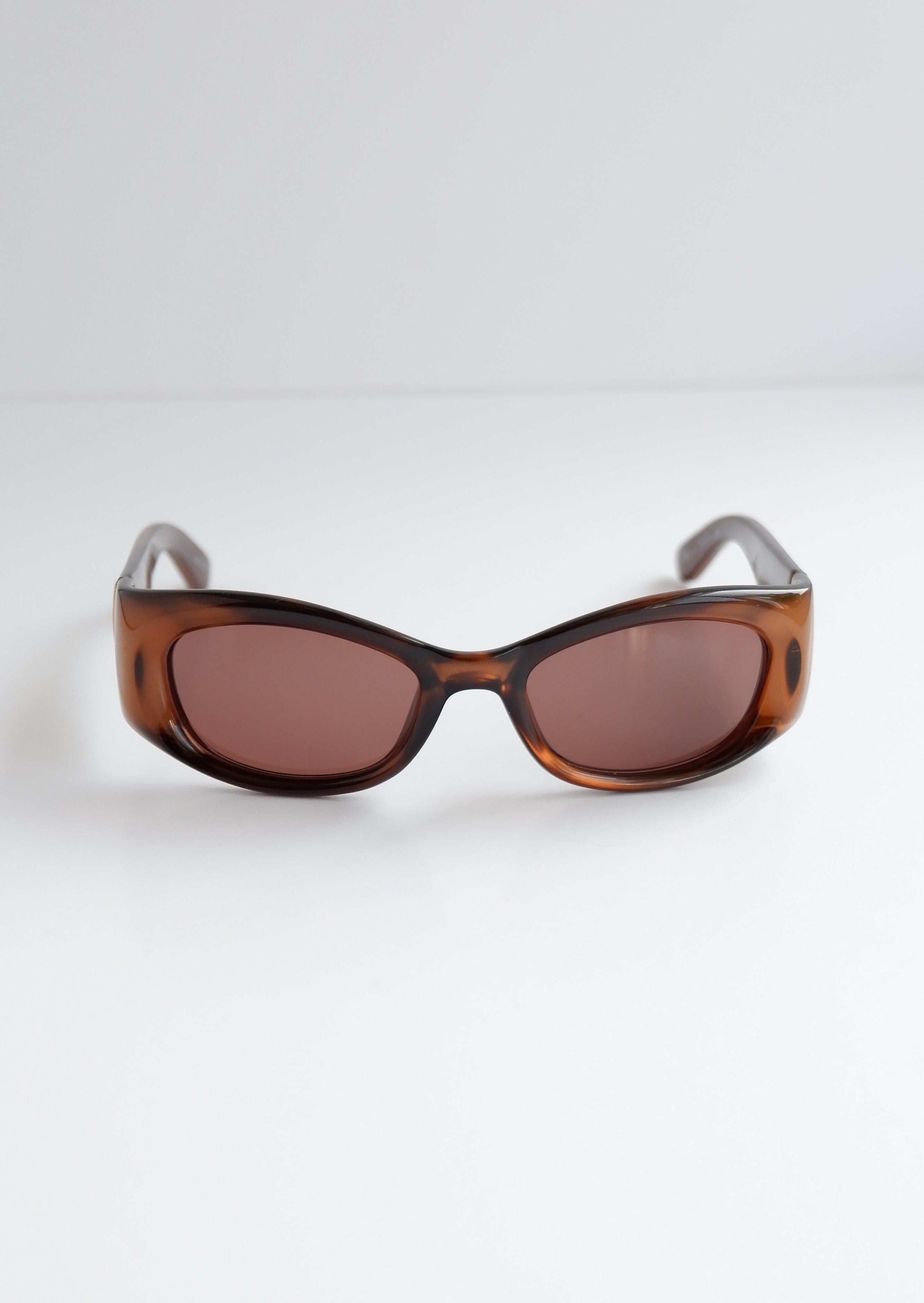 Authentiques lunettes de soleil Gucci d'occasion marron avec logo GG et monture carrée