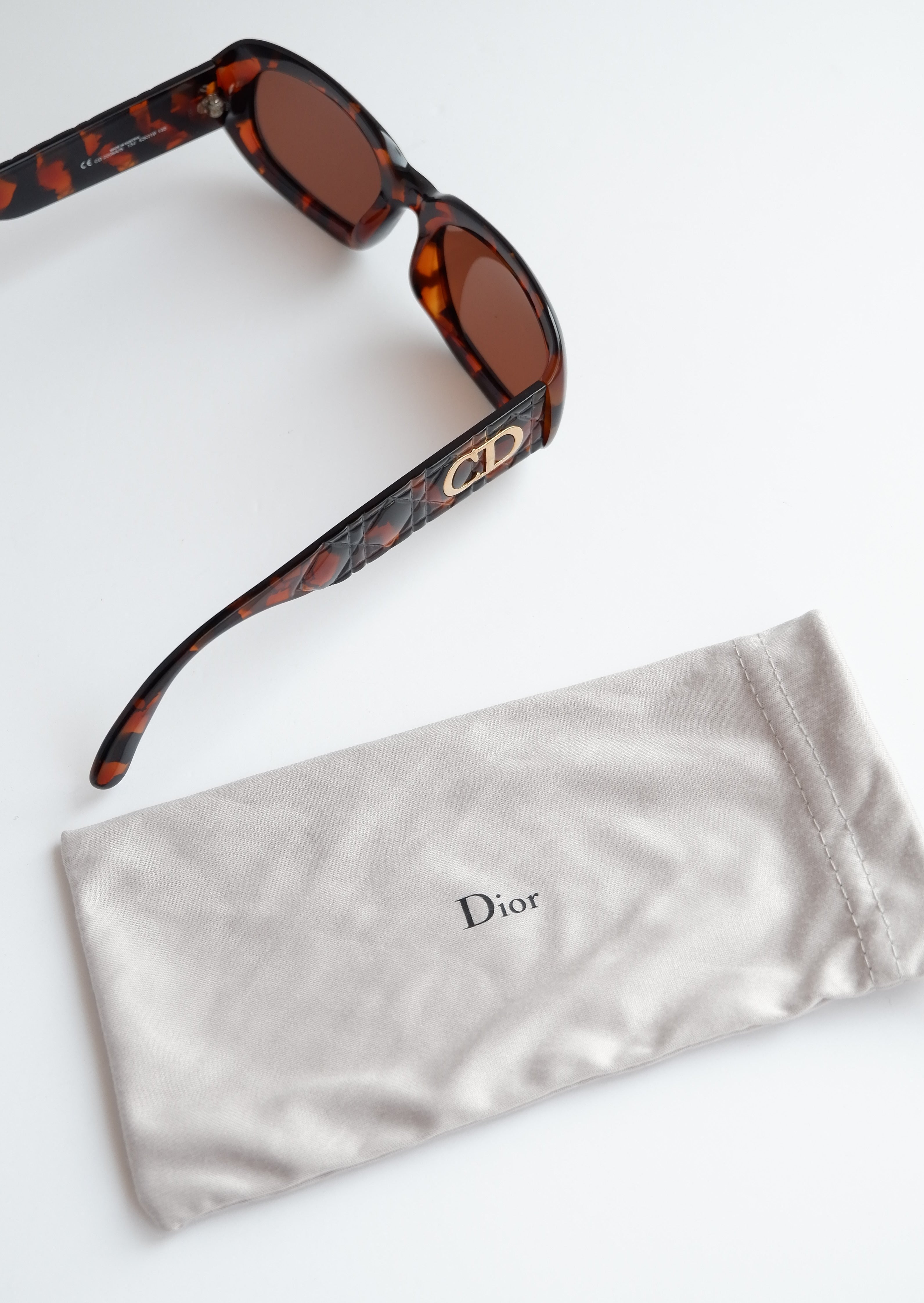 Lunettes de soleil carrées Dior écaille de tortue marron avec logo CD, pré-aimées et authentiques