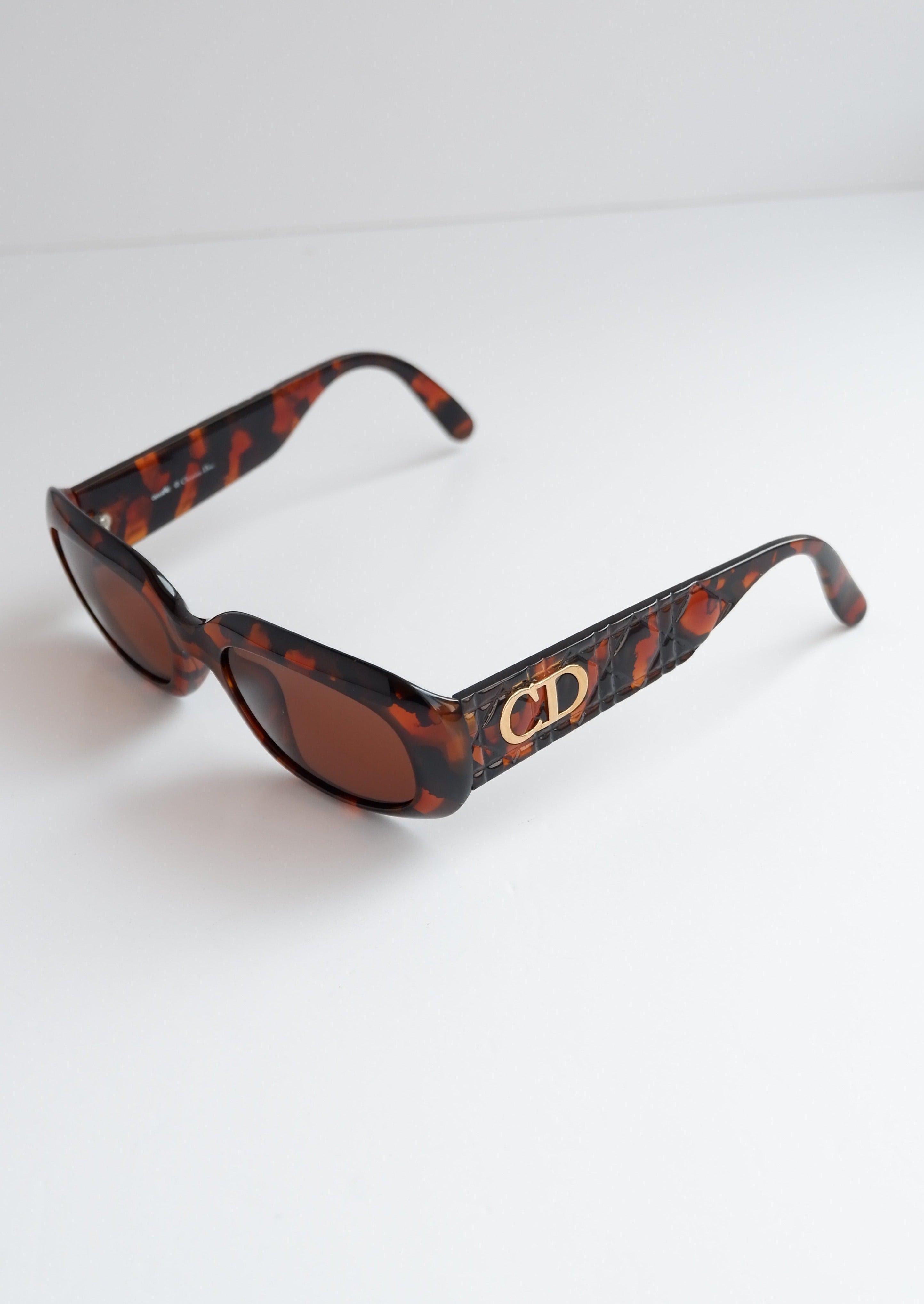 Lunettes de soleil carrées Dior écaille de tortue marron avec logo CD, pré-aimées et authentiques