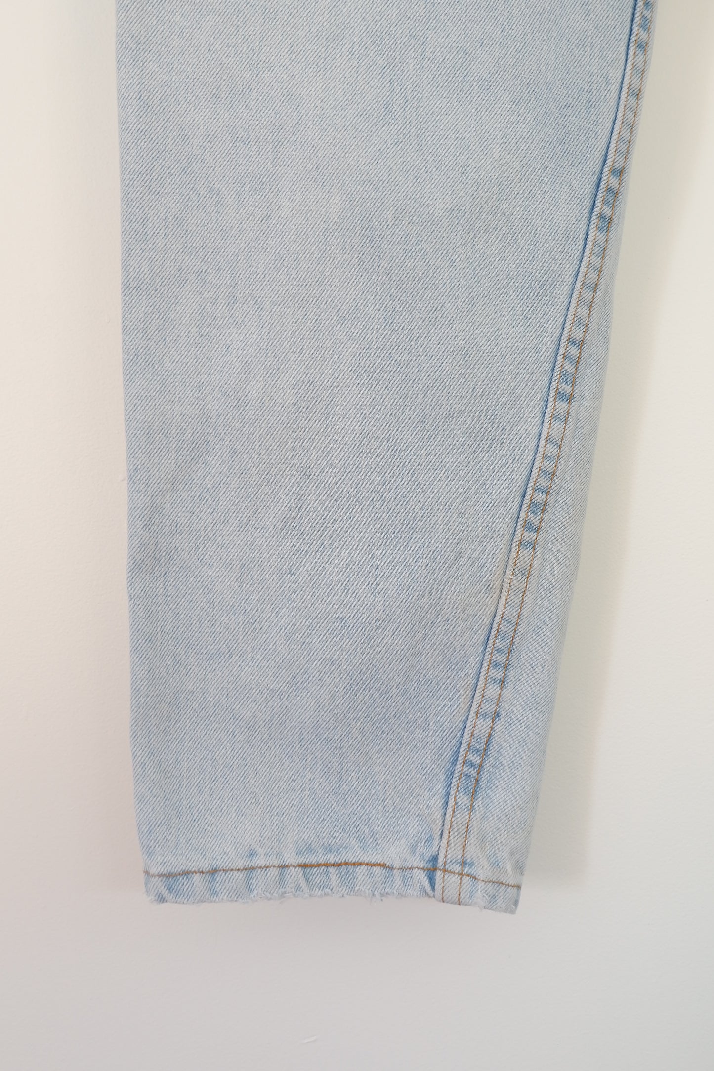 Levis Vintage Light Wash 550 Relaxed Fit Tapered Leg - 34