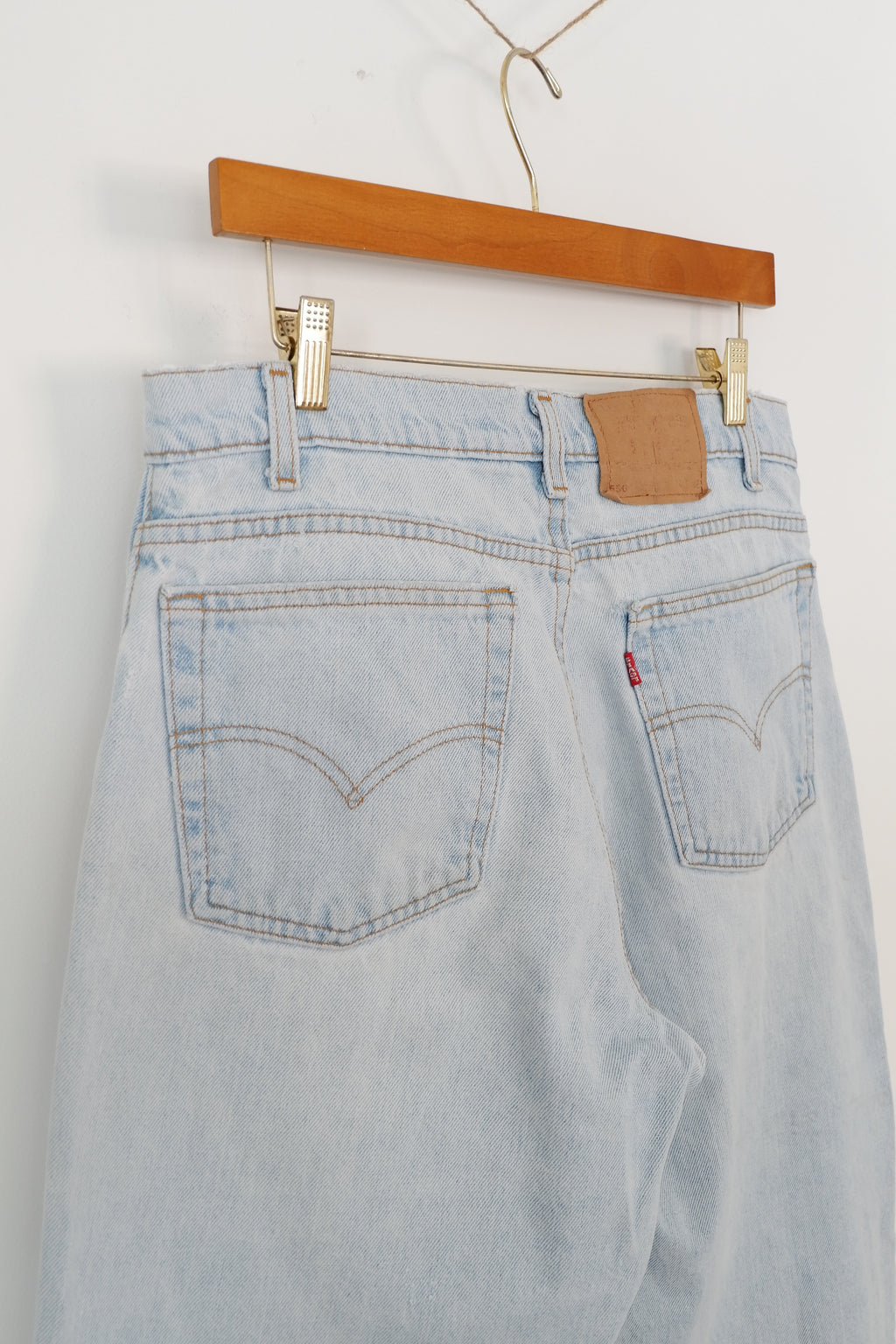 Levis Vintage Light Wash 550 Relaxed Fit Tapered Leg - 34
