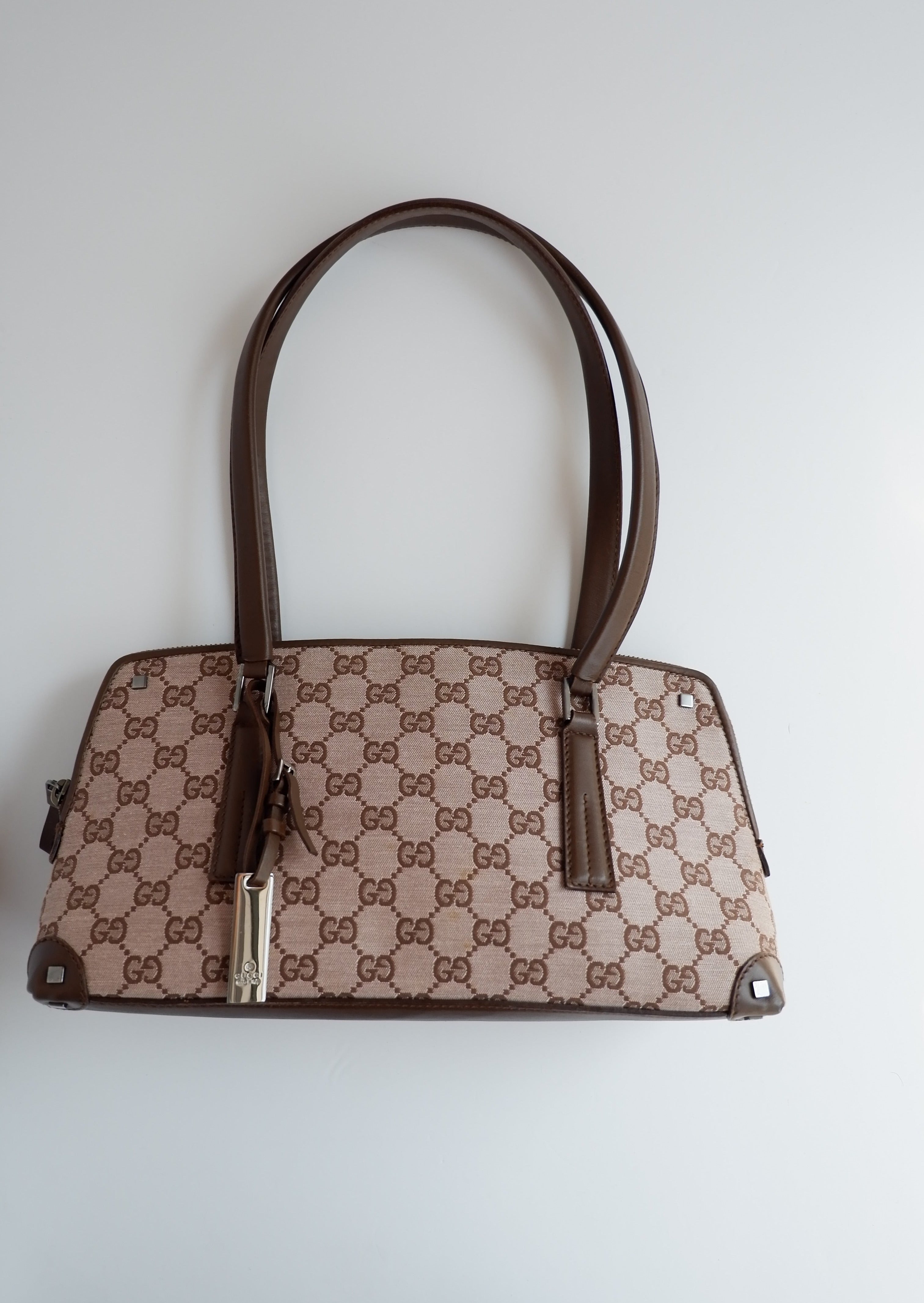 Authentique sac porté épaule Gucci d'occasion en toile marron imprimé GG