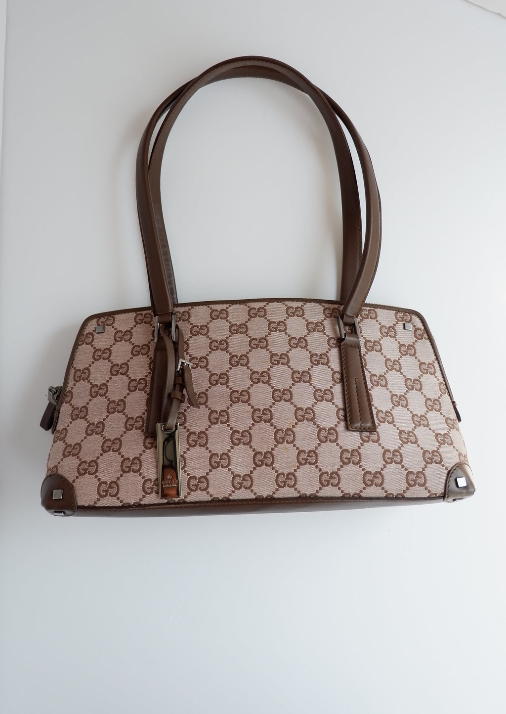 Authentique sac porté épaule Gucci d'occasion en toile marron imprimé GG