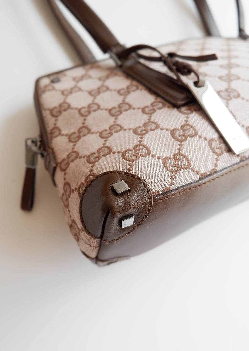 Authentique sac porté épaule Gucci d'occasion en toile marron imprimé GG