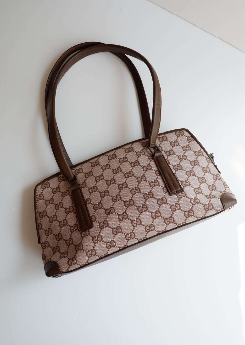 Authentique sac porté épaule Gucci d'occasion en toile marron imprimé GG