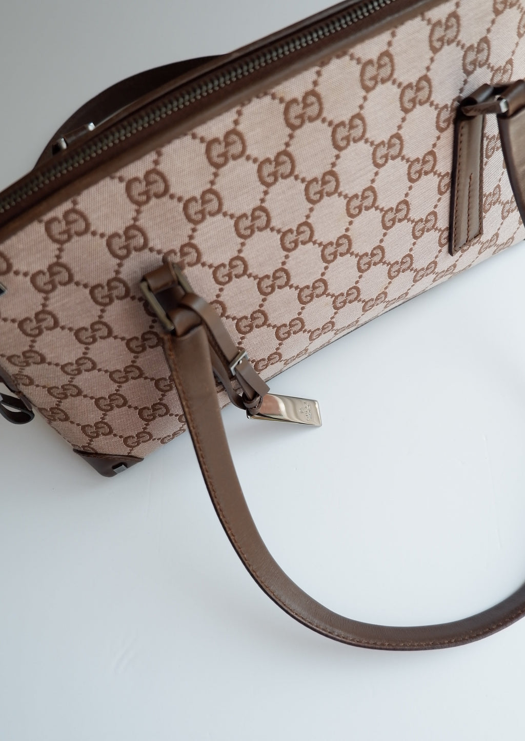 Authentique sac porté épaule Gucci d'occasion en toile marron imprimé GG