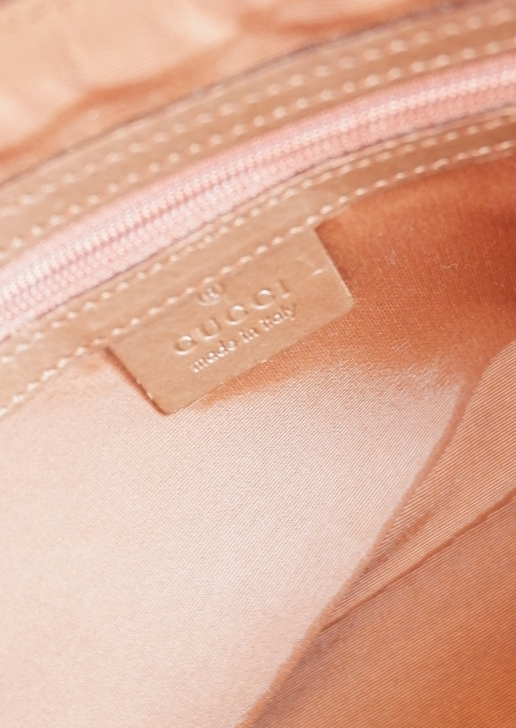 Authentique sac porté épaule Gucci d'occasion en toile marron imprimé GG