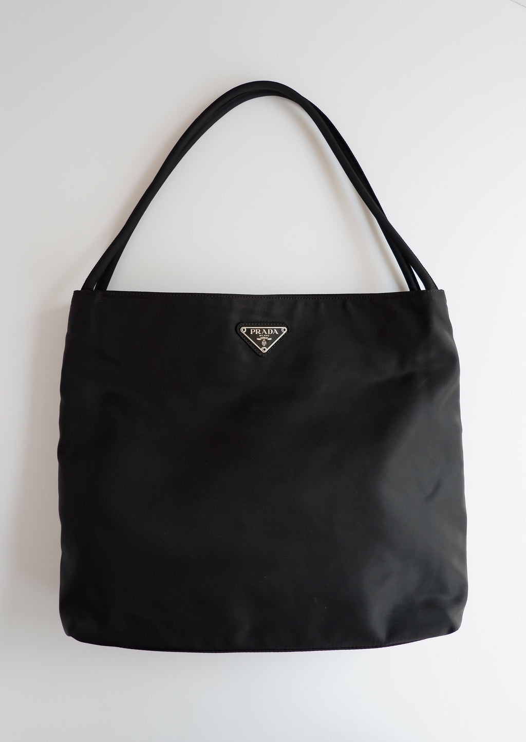 Authentique sac à bandoulière Prada en nylon noir d'occasion