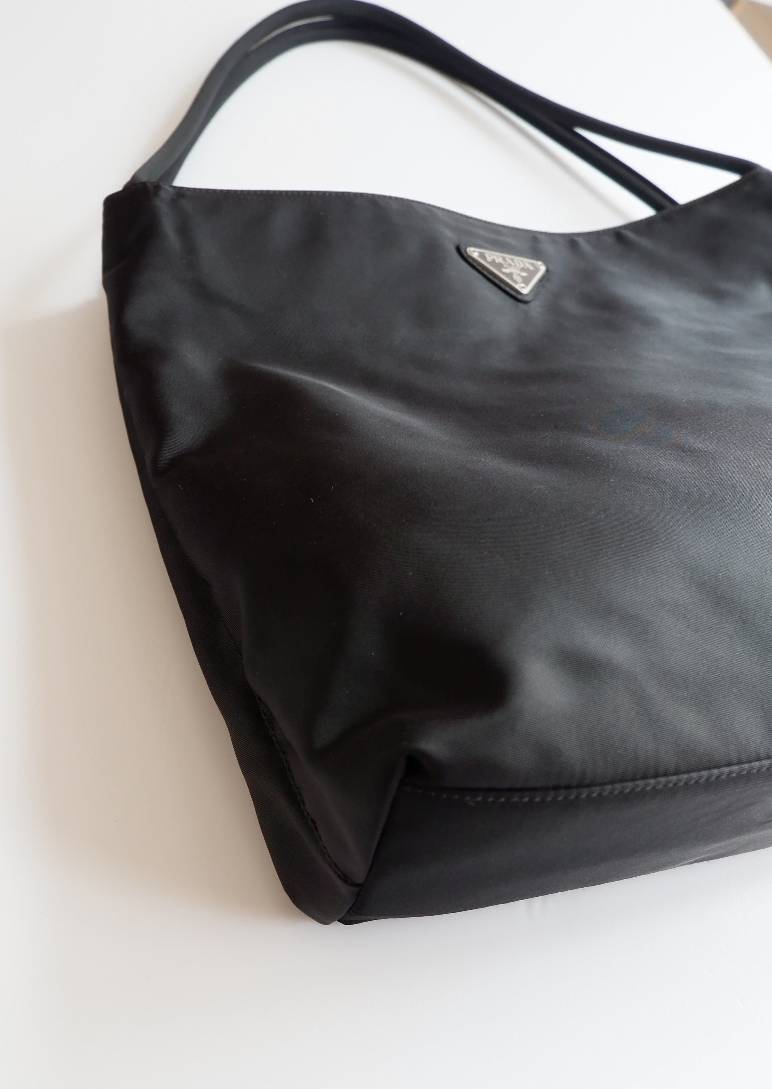 Authentique sac à bandoulière Prada en nylon noir d'occasion