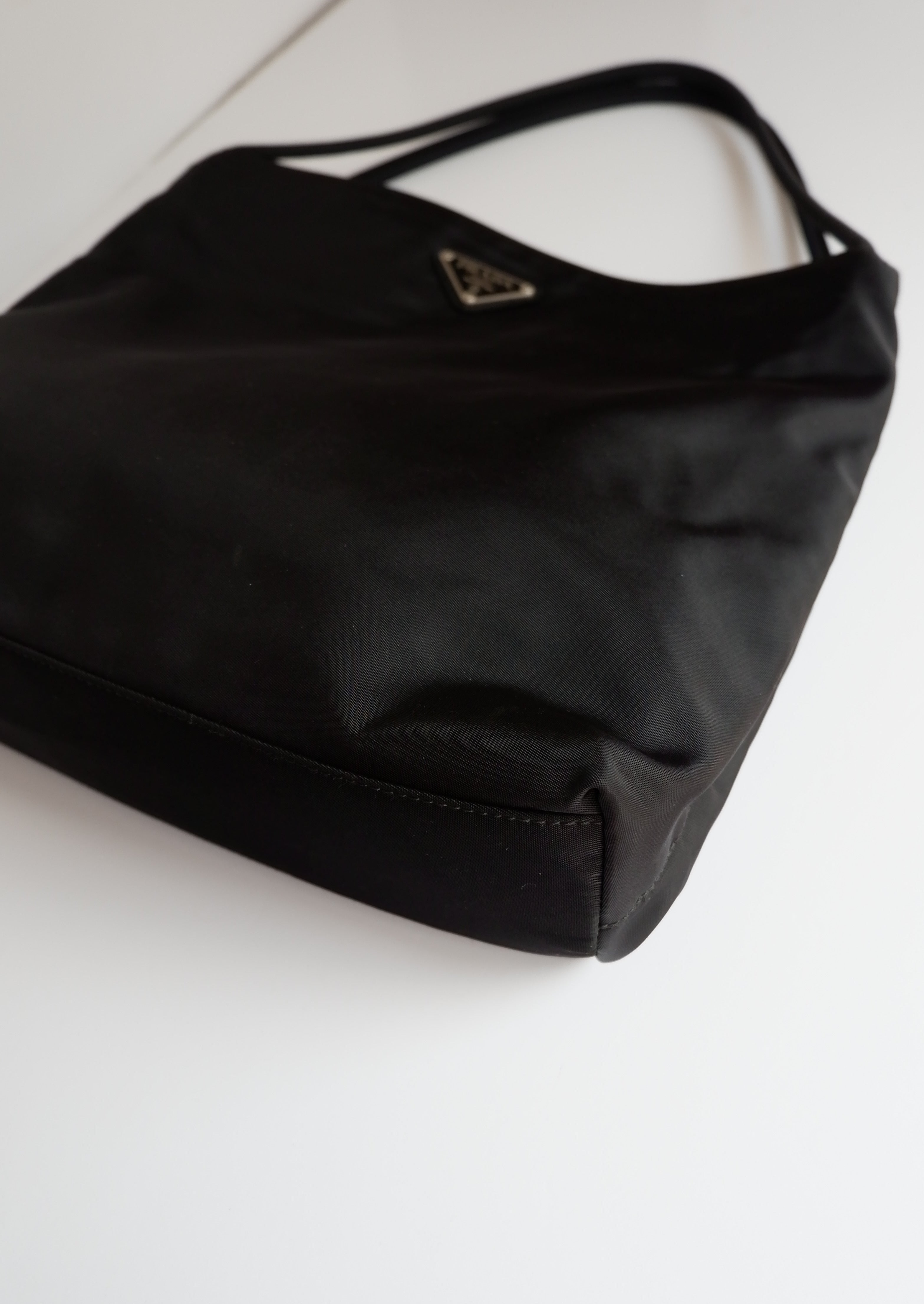 Authentique sac à bandoulière Prada en nylon noir d'occasion