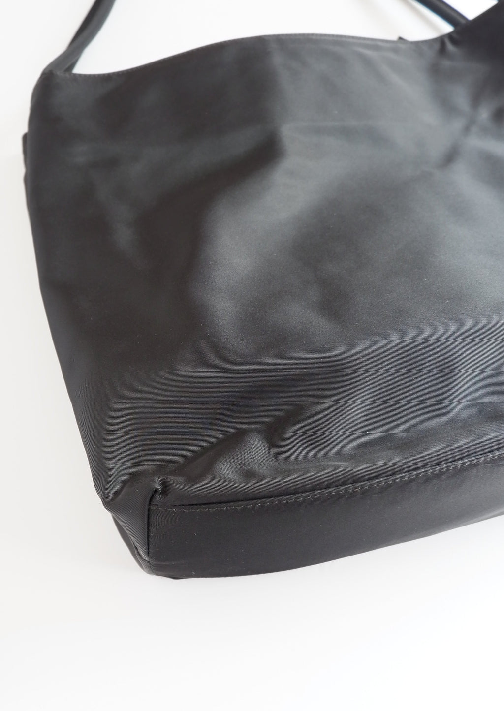 Authentique sac à bandoulière Prada en nylon noir d'occasion