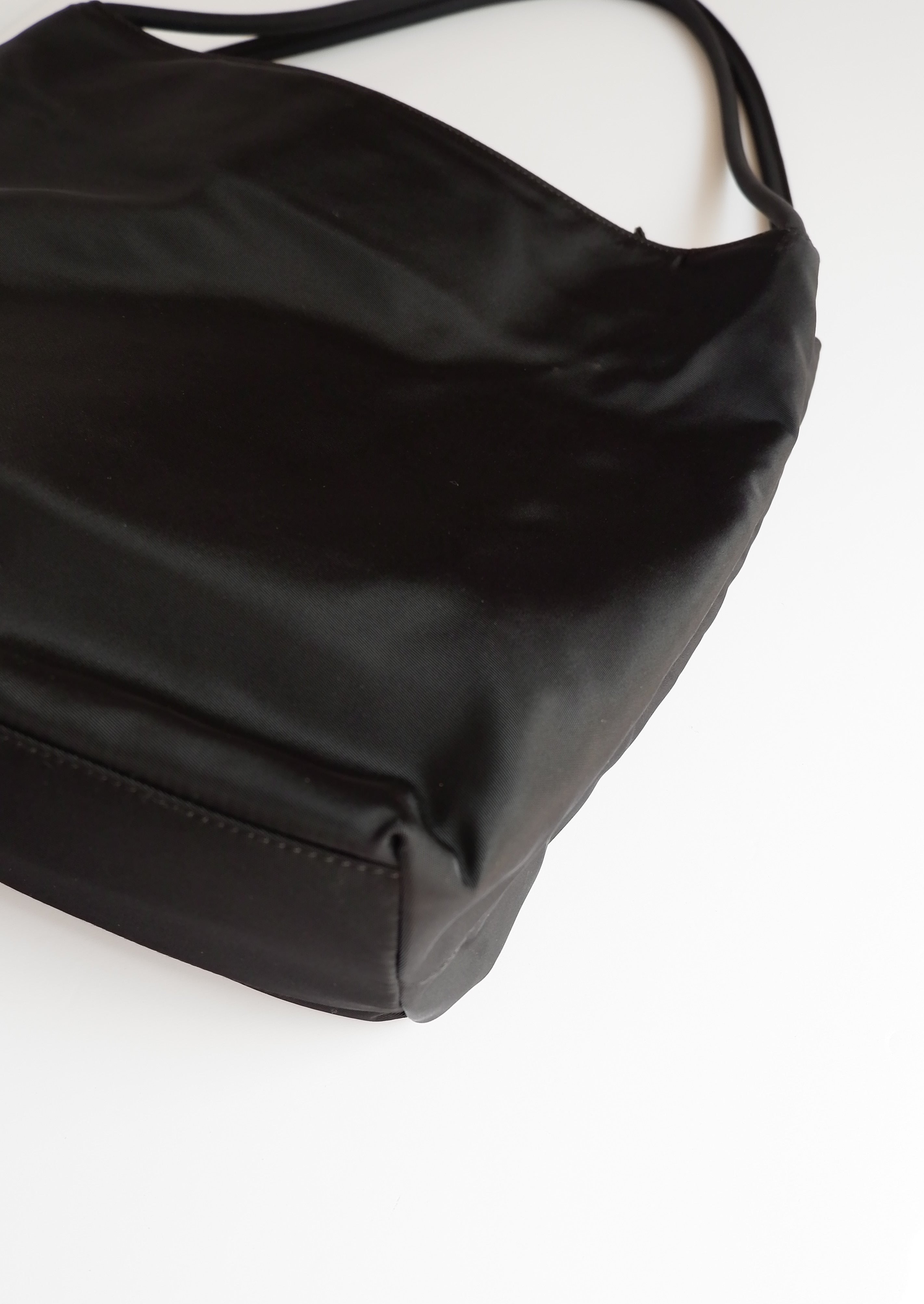 Authentique sac à bandoulière Prada en nylon noir d'occasion