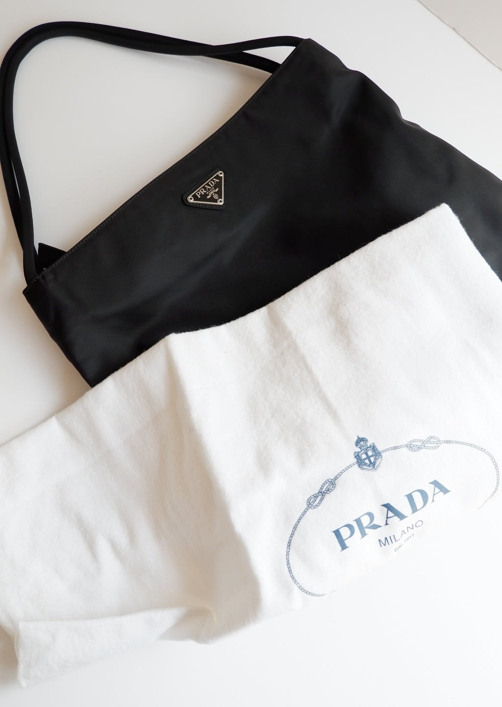 Authentique sac à bandoulière Prada en nylon noir d'occasion