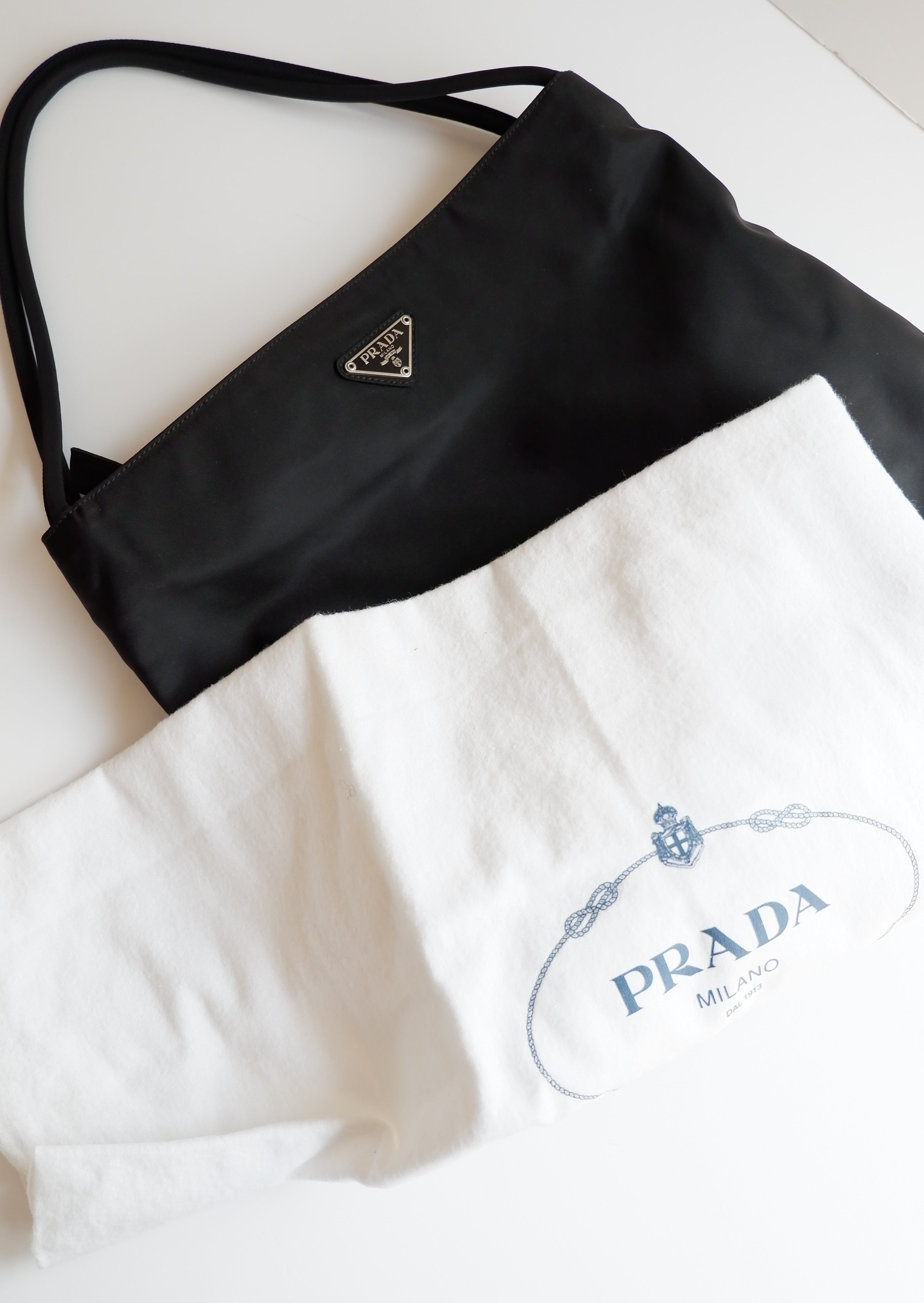 Authentique sac à bandoulière Prada en nylon noir d'occasion