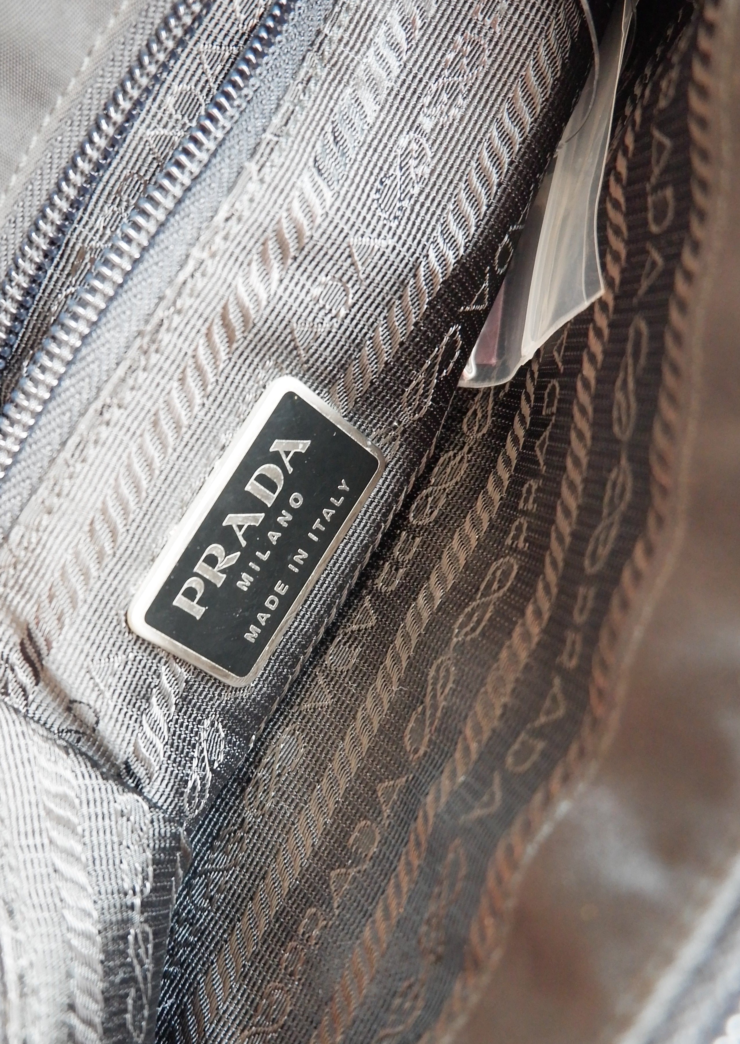 Authentique sac à bandoulière Prada en nylon noir d'occasion