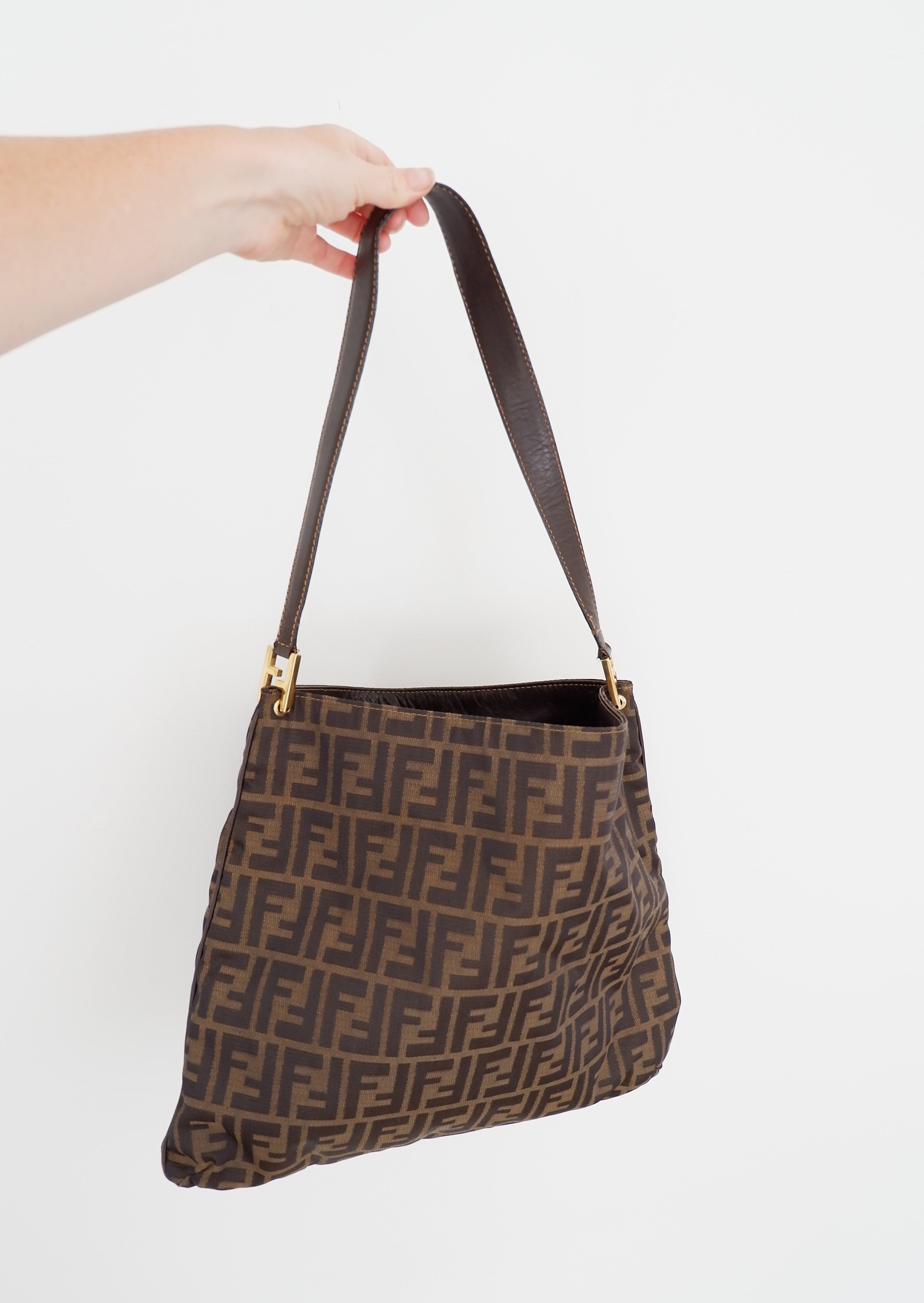 Sac porté épaule vintage grand format Fendi Zucca authentique d'occasion