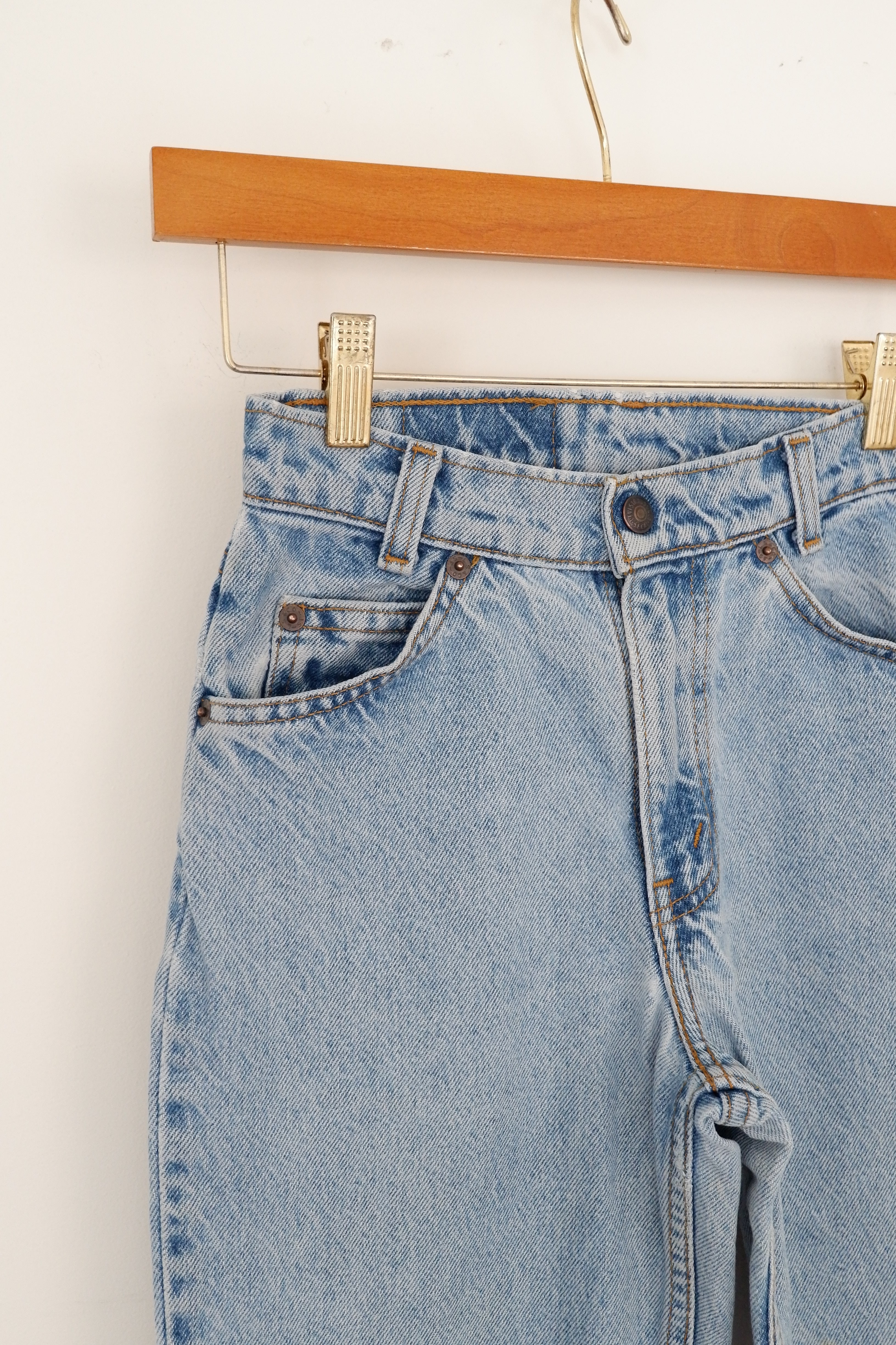 Levis Vintage 550 Light Wash Relaxed Fit Jeans - 24