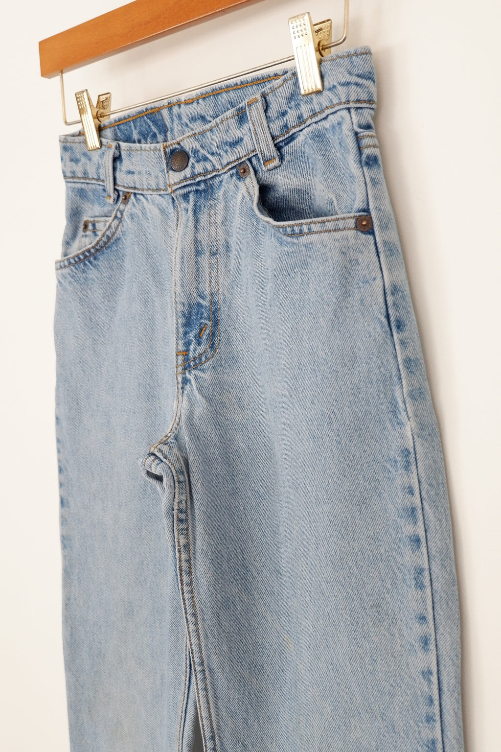 Levis Vintage 550 Light Wash Relaxed Fit Jeans - 24