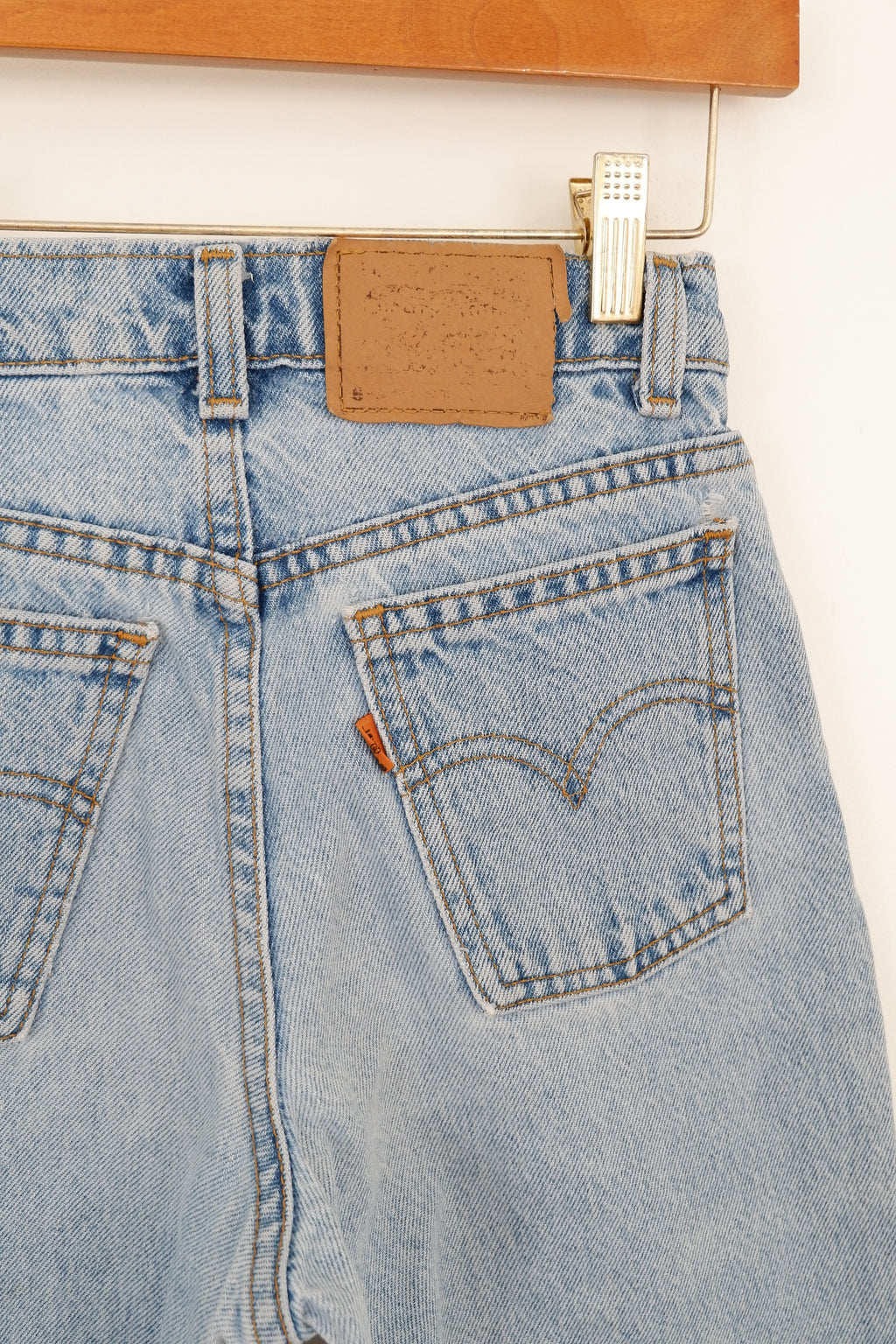 Levis Vintage 550 Light Wash Relaxed Fit Jeans - 24