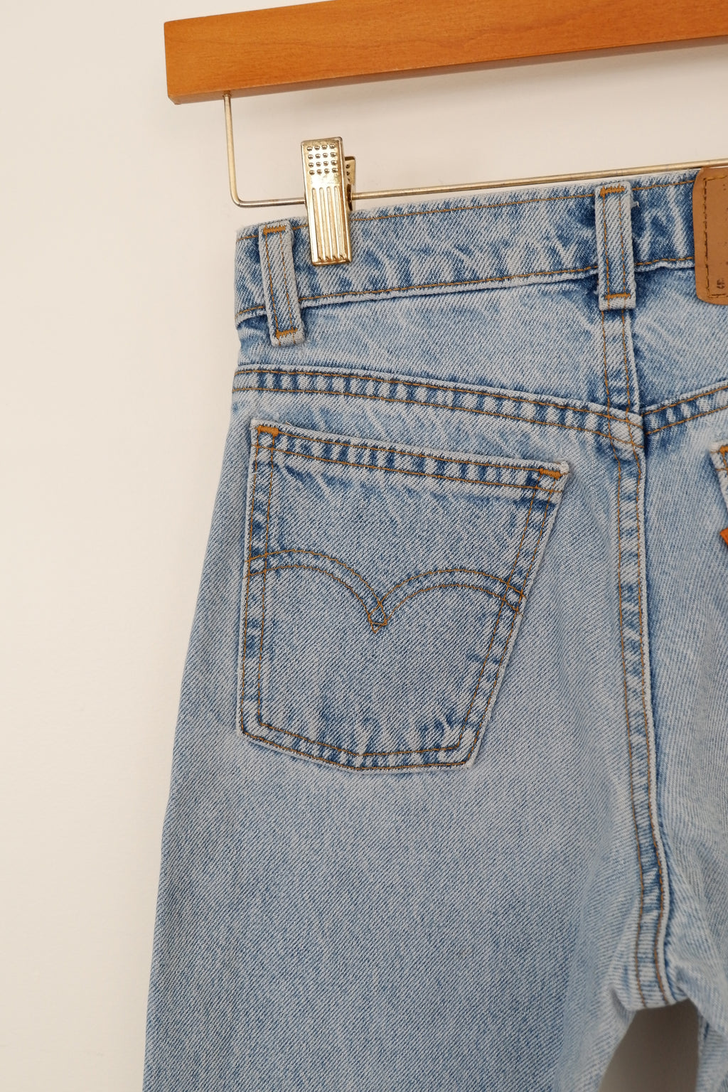 Levis Vintage 550 Light Wash Relaxed Fit Jeans - 24