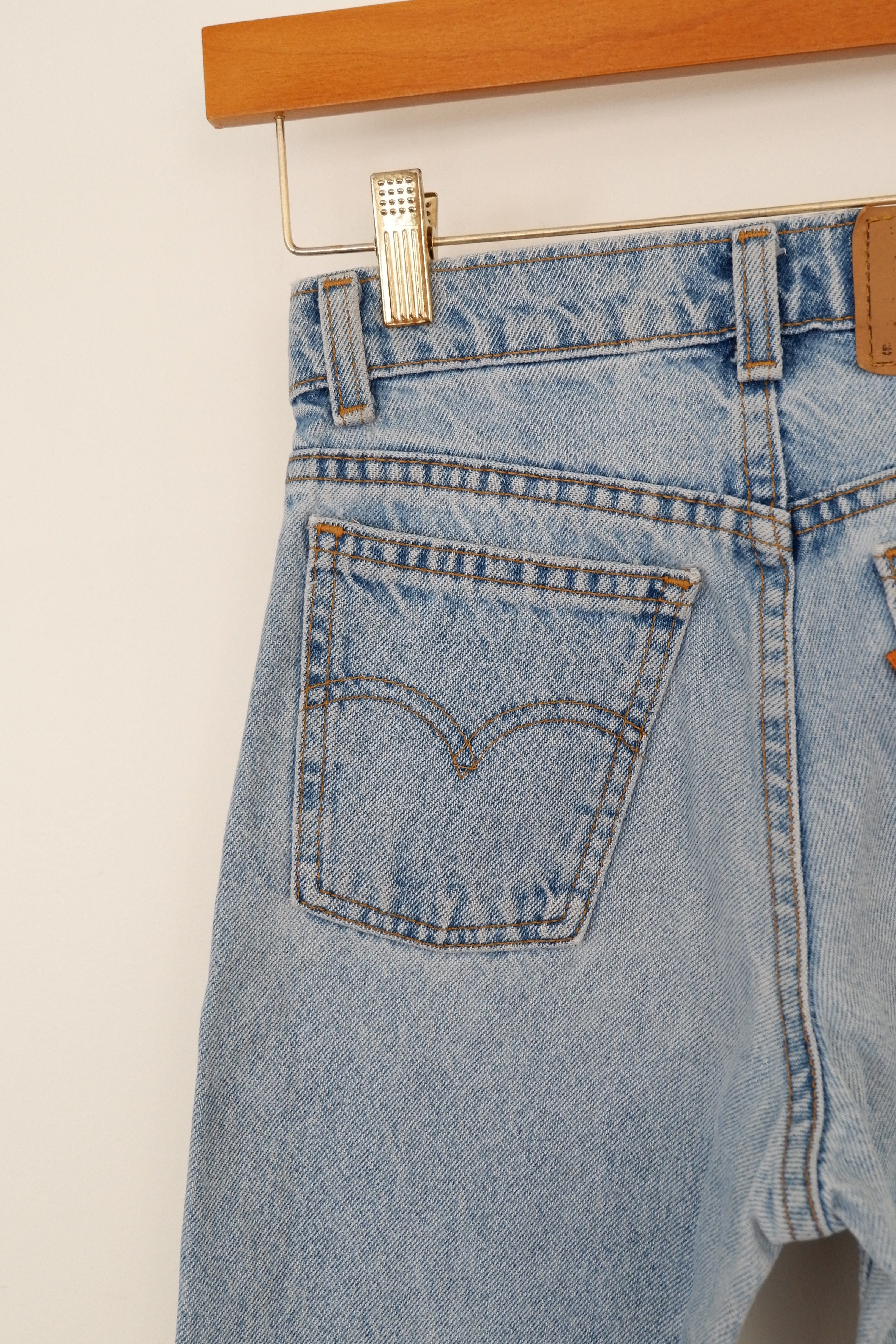 Levis Vintage 550 Light Wash Relaxed Fit Jeans - 24