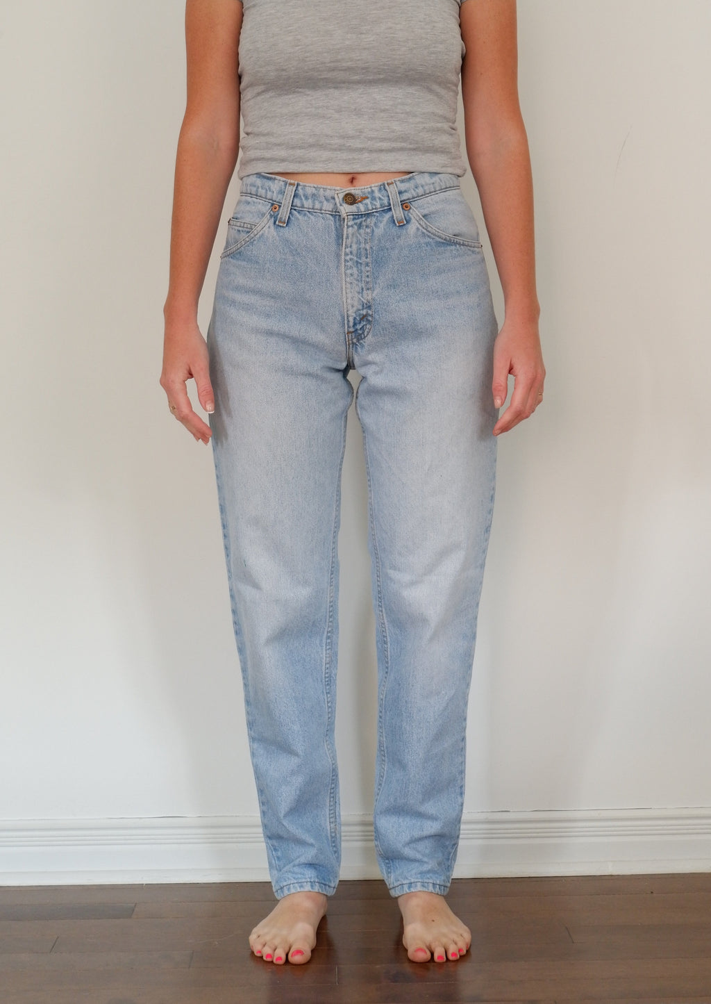 Levis Vintage 550 Light Wash Tapered Leg Jeans - 28