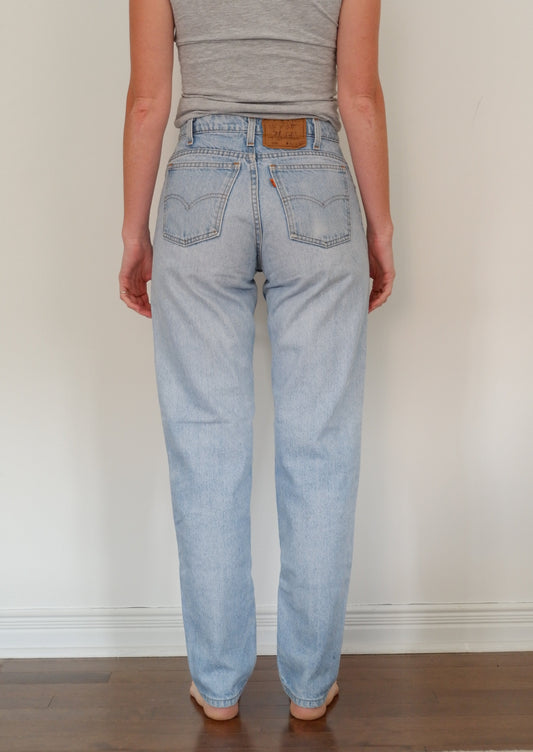 Levis Vintage 550 Light Wash Tapered Leg Jeans - 28