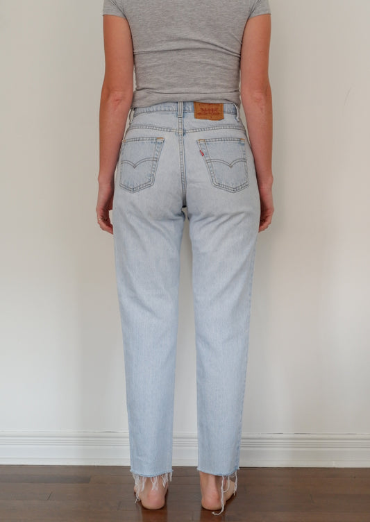 Levis Vintage 550 Light Wash Relaxed Fit Jeans - 28