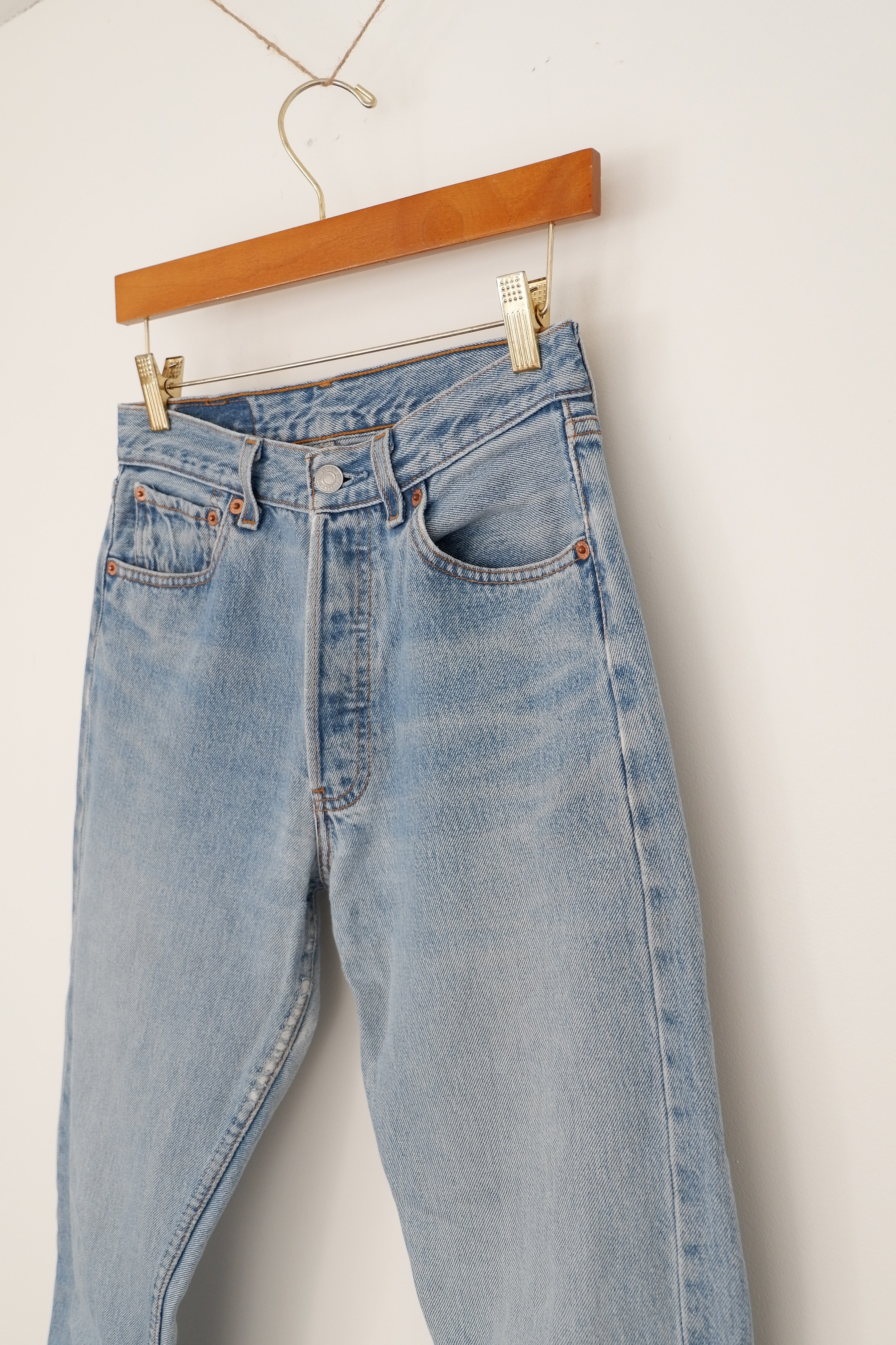 Levis Vintage 501 Light Wash Jeans - 28
