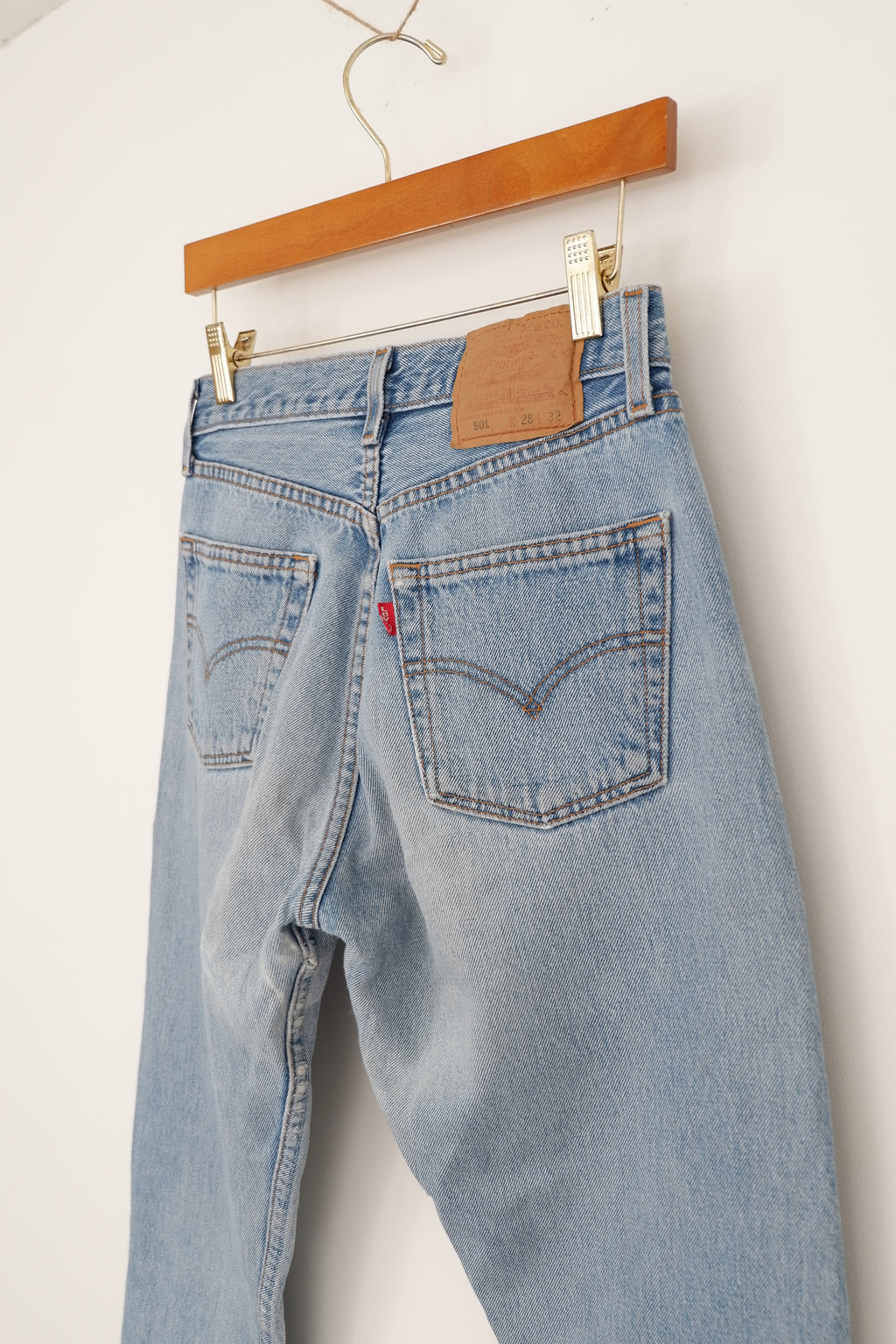 Levis Vintage 501 Light Wash Jeans - 28