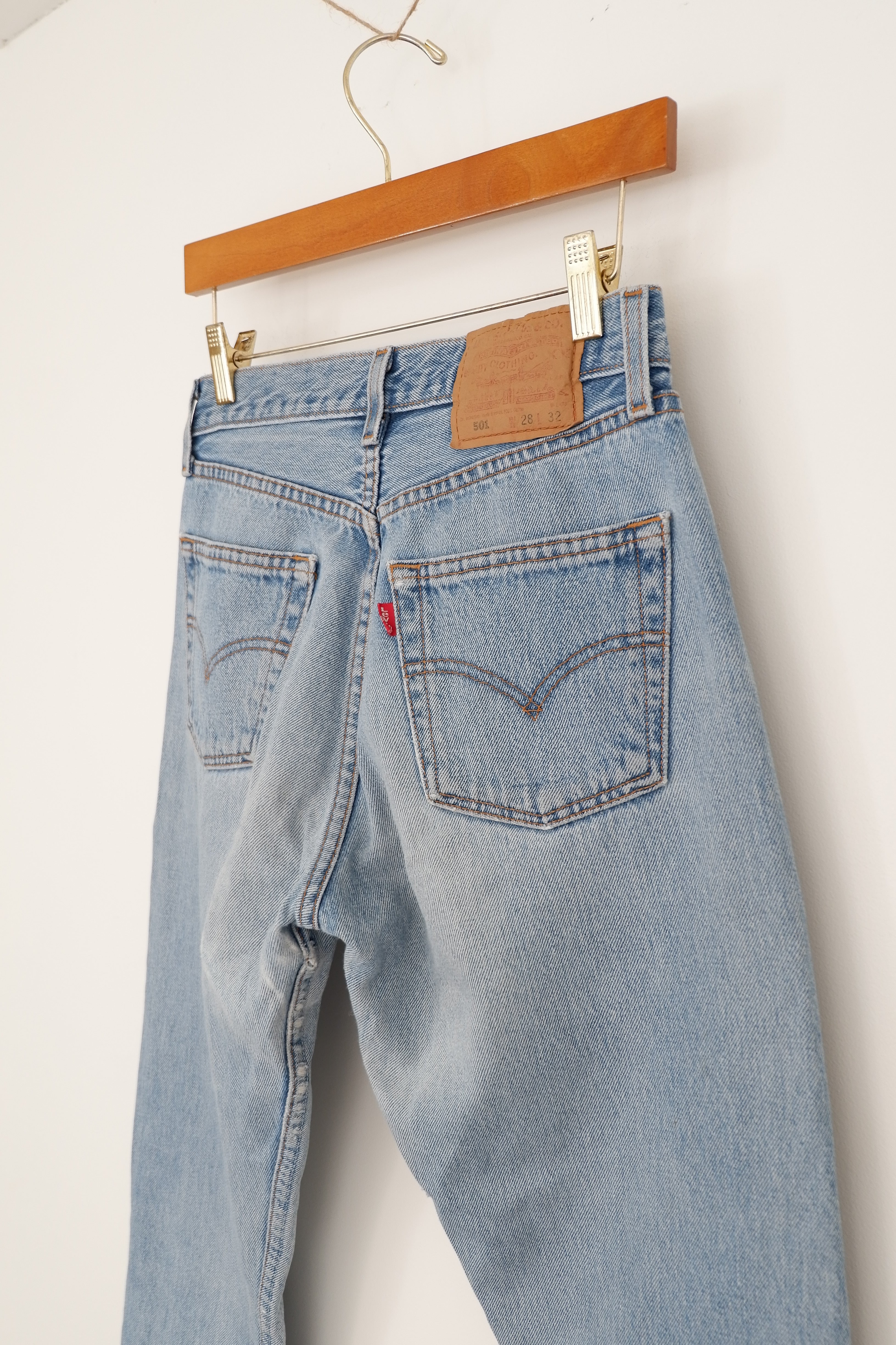 Levis Vintage 501 Light Wash Jeans - 28