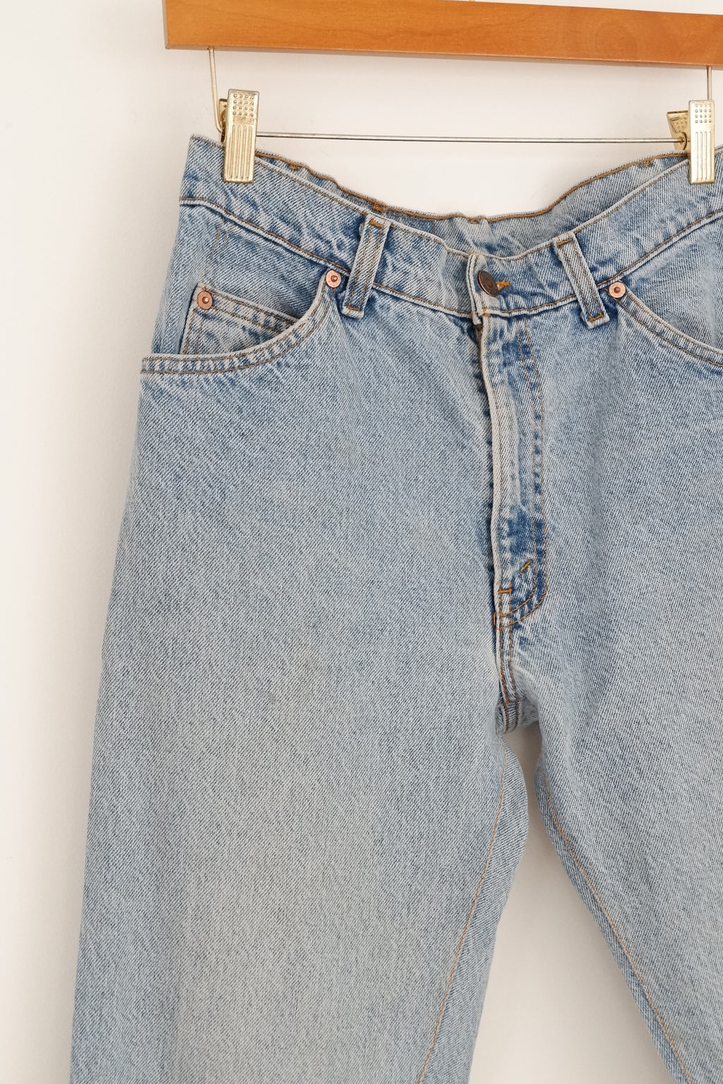 Levis Vintage 550 Medium Light Wash Relaxed Fit Jeans - 30