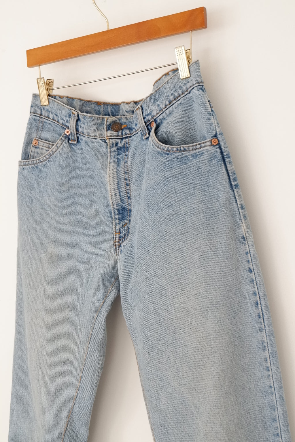Levis Vintage 550 Medium Light Wash Relaxed Fit Jeans - 30