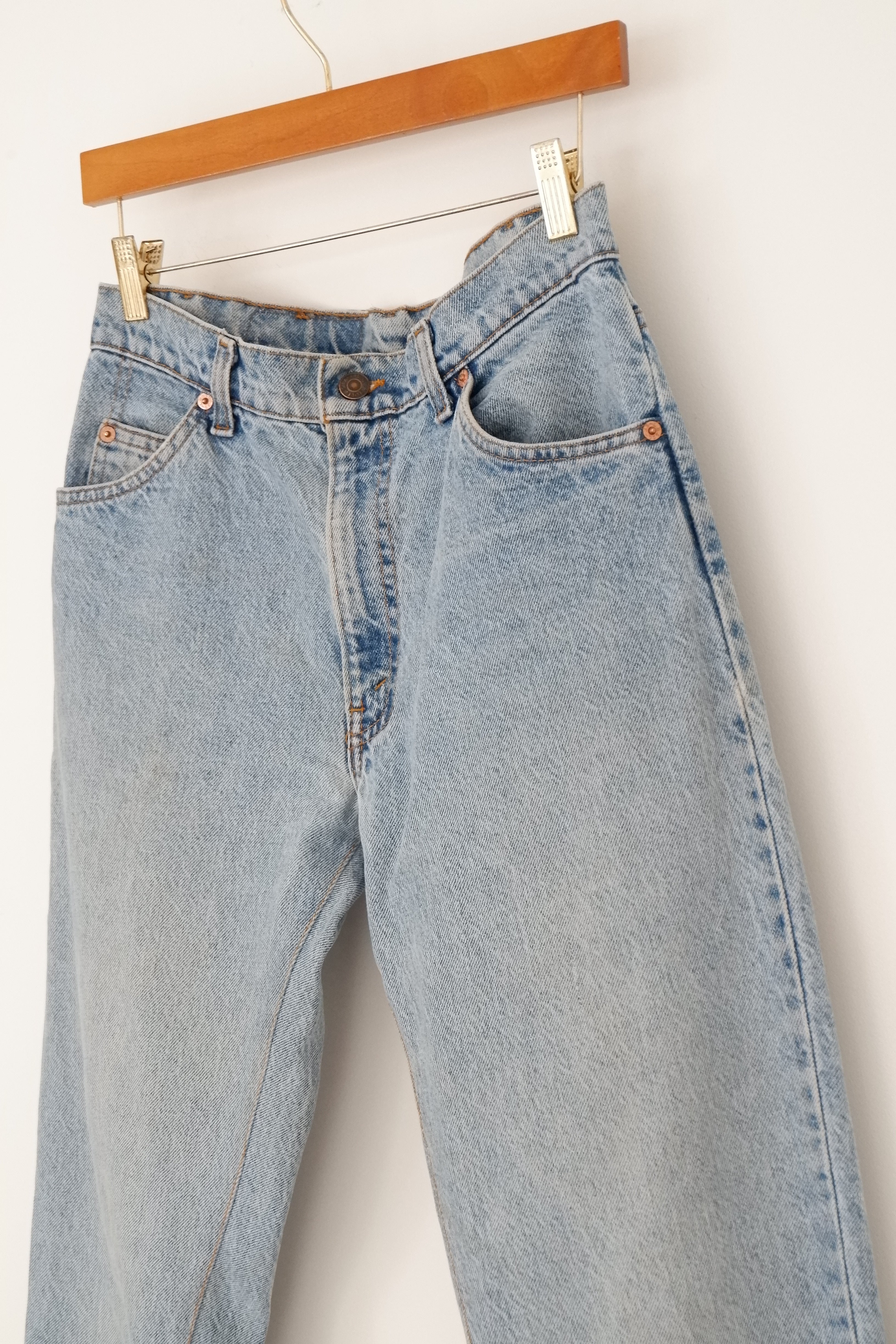 Levis Vintage 550 Medium Light Wash Relaxed Fit Jeans - 30