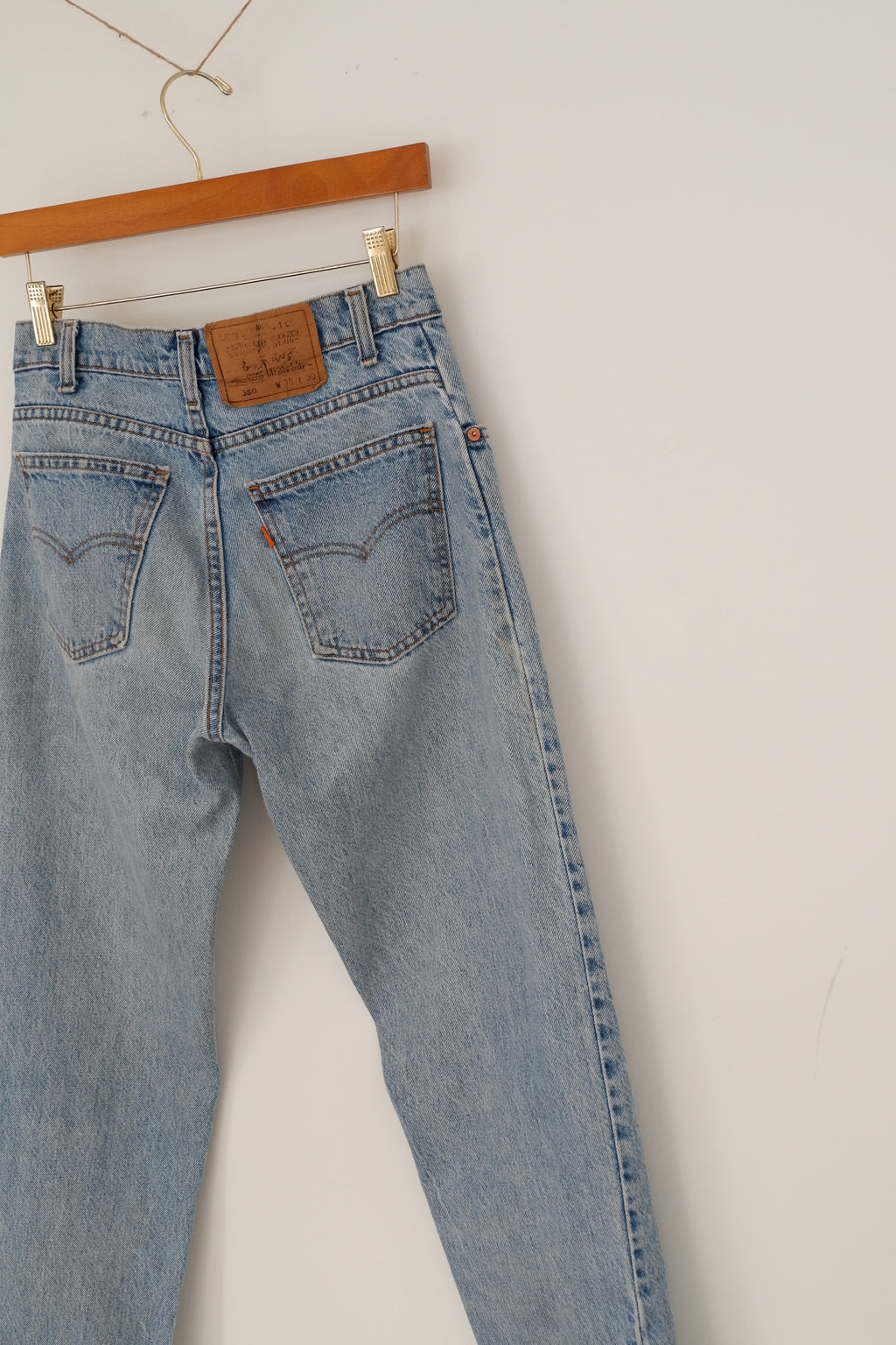Levis Vintage 550 Medium Light Wash Relaxed Fit Jeans - 30