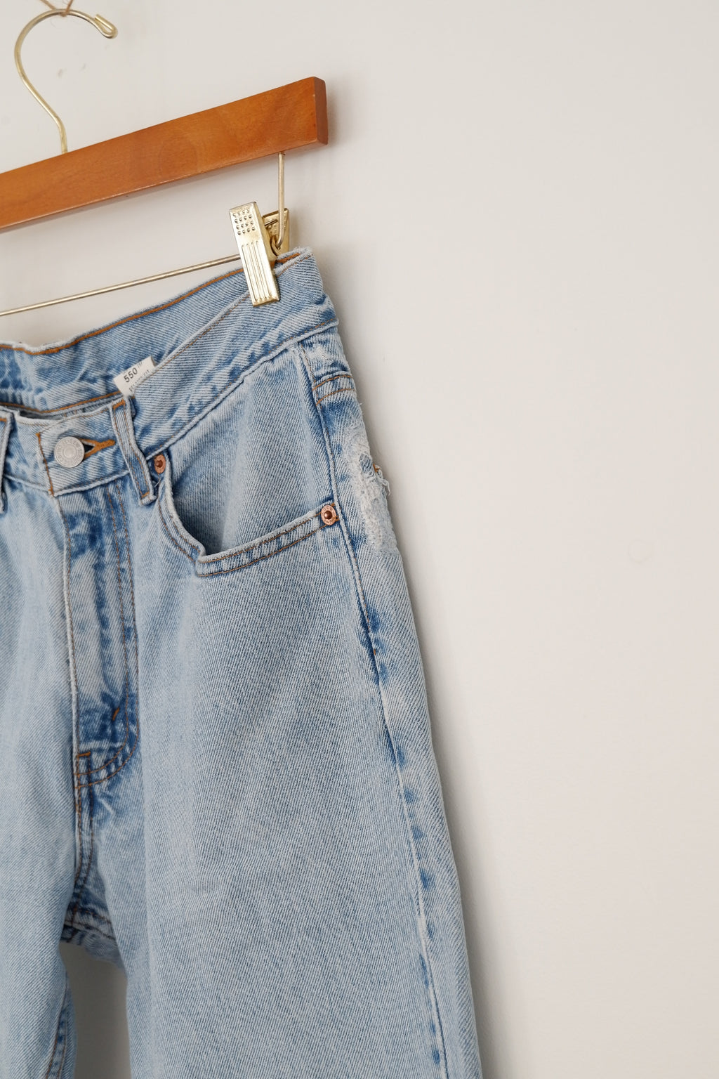 Levis Vintage 550 Light Wash Relaxed Fit Jeans - 30