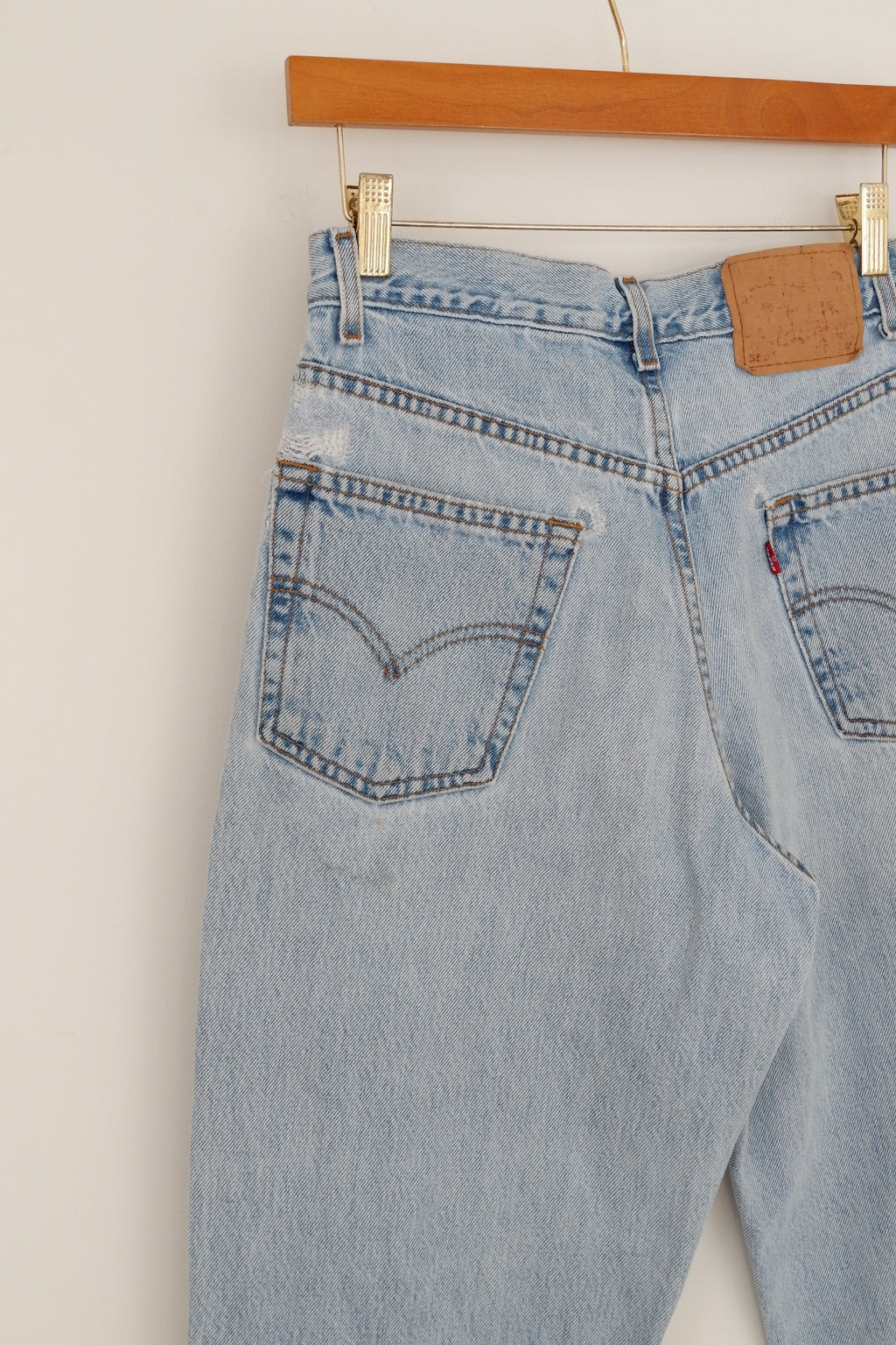 Levis Vintage 550 Light Wash Relaxed Fit Jeans - 30