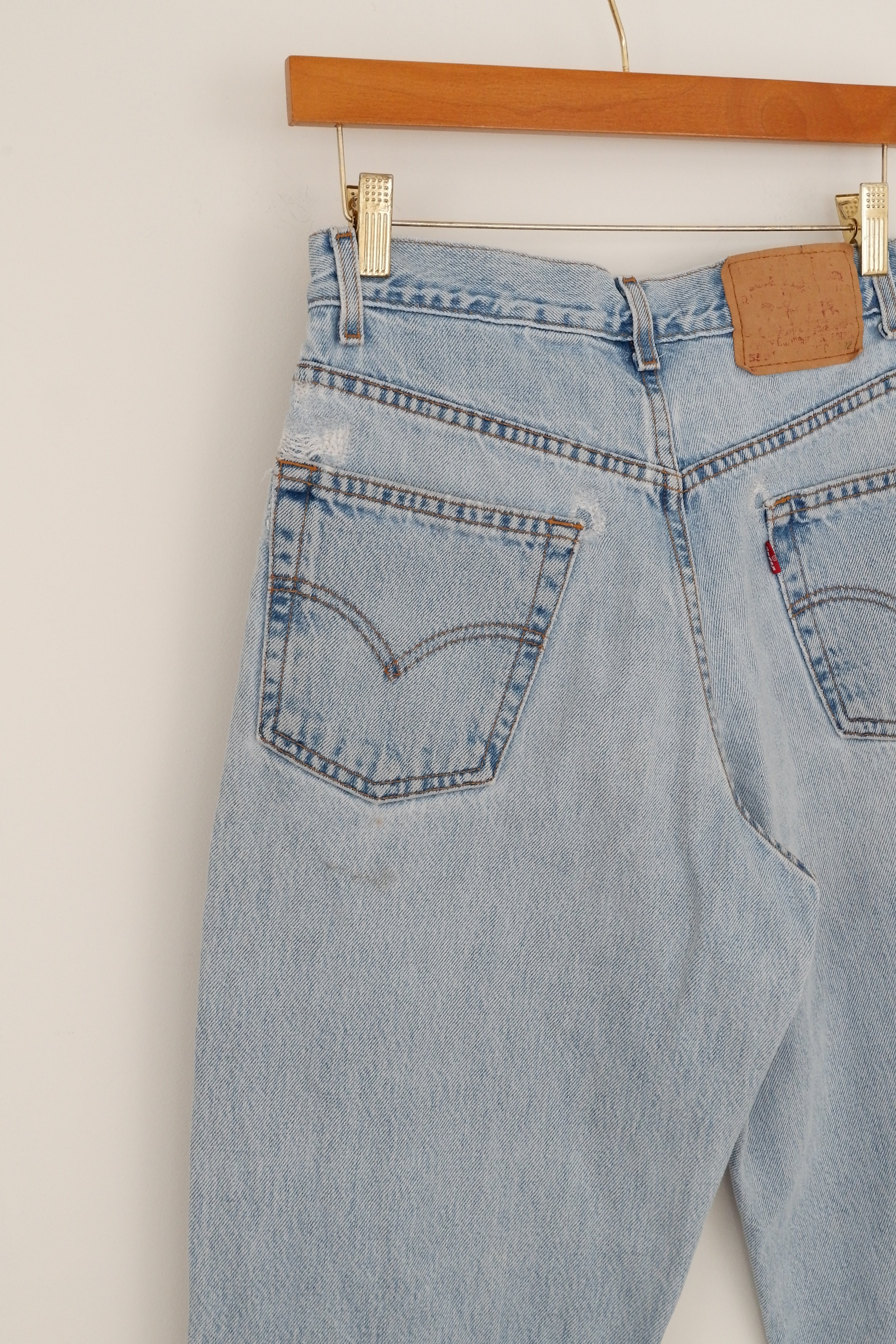 Levis Vintage 550 Light Wash Relaxed Fit Jeans - 30