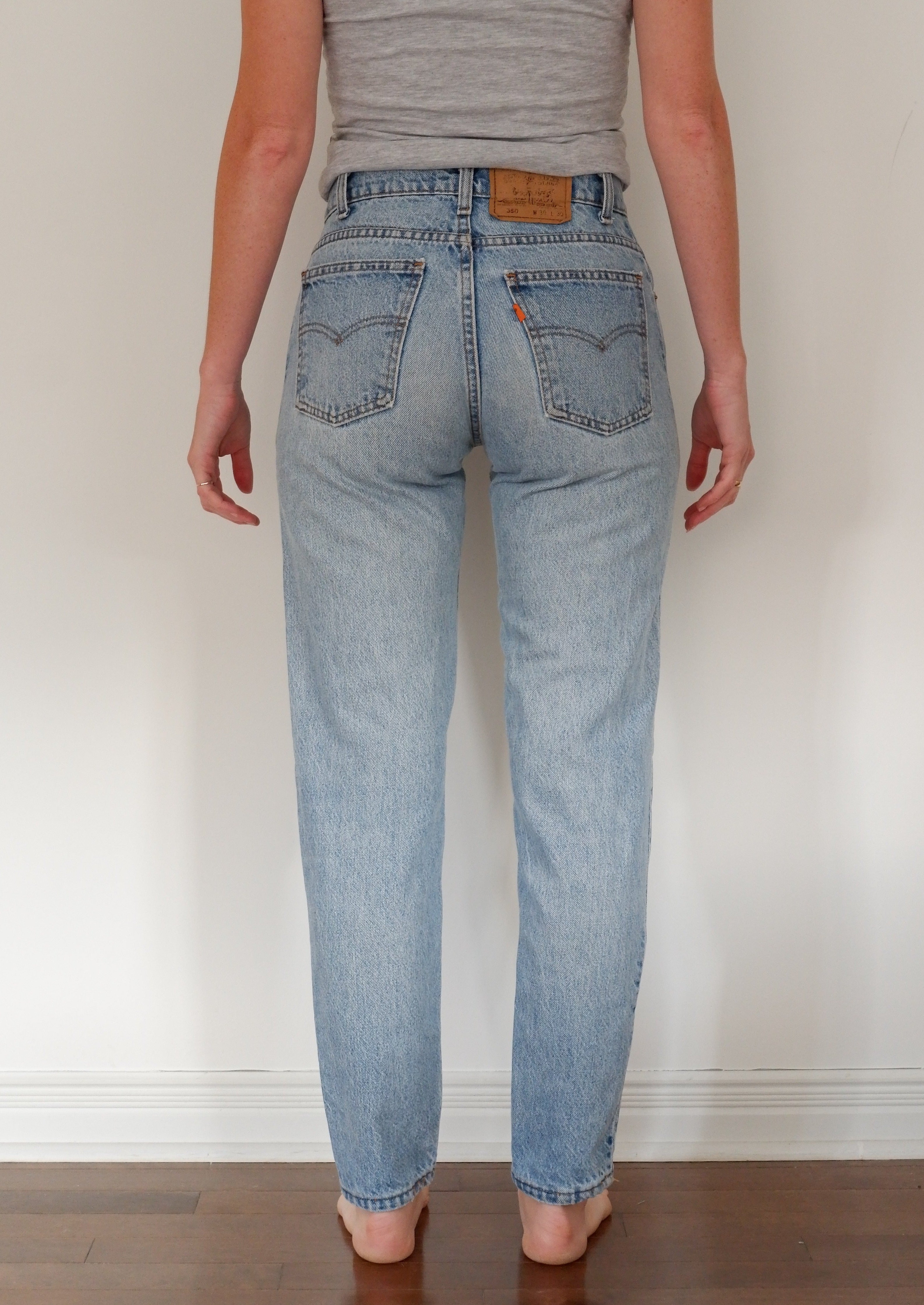 Levis Vintage 550 Medium Light Wash Relaxed Fit Jeans - 30