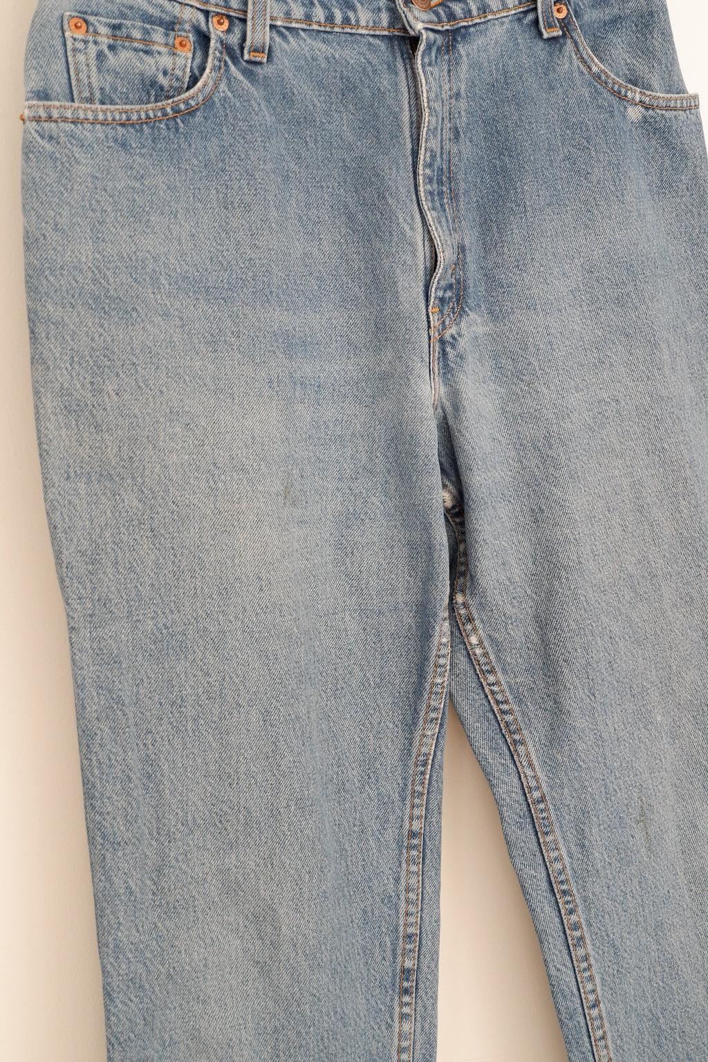 Levis Vintage 550 Medium Wash Relaxed Fit Tapered Leg Jeans - 30