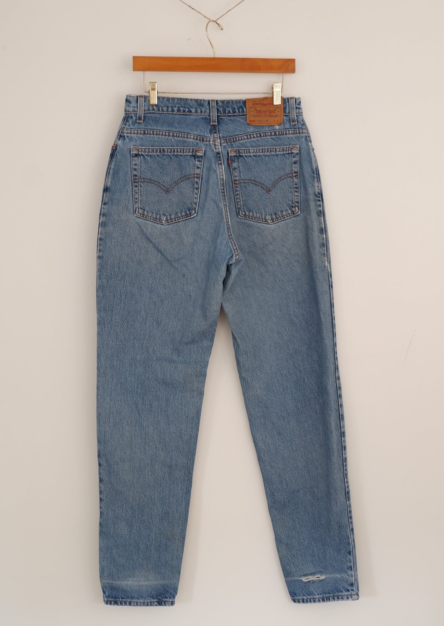 Levis Vintage 550 Medium Wash Relaxed Fit Tapered Leg Jeans - 30