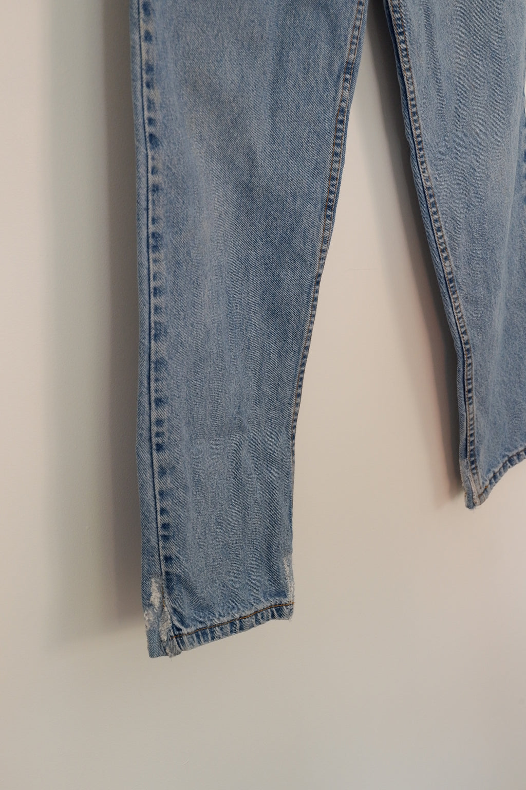 Levis Vintage 550 Medium Light Wash Jeans - 26