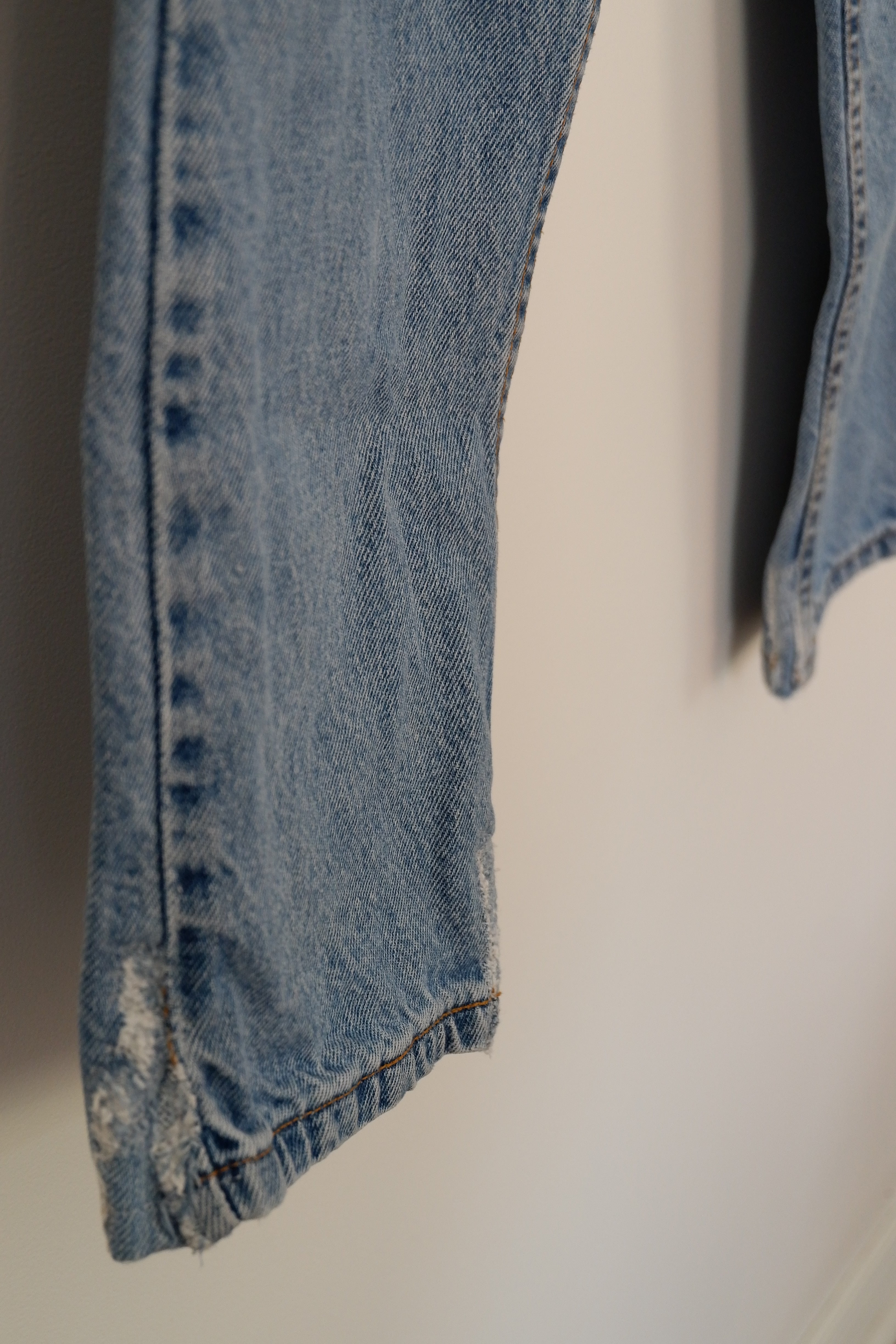 Levis Vintage 550 Medium Light Wash Jeans - 26