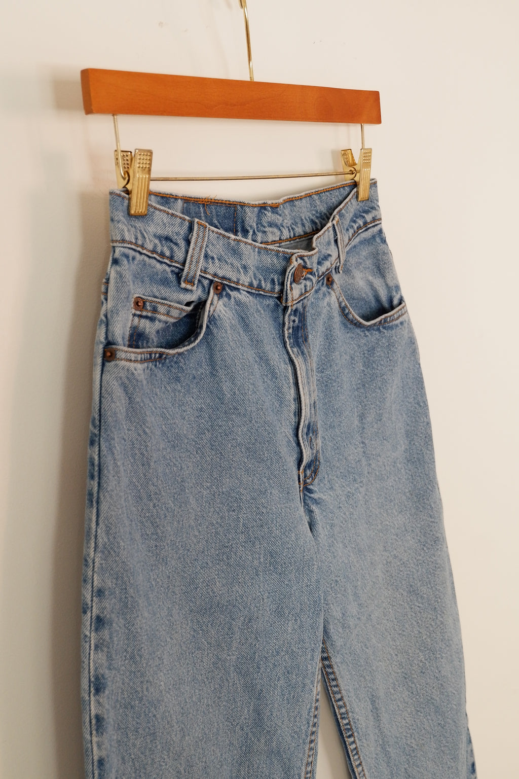 Levis Vintage 550 Medium Light Wash Jeans - 26