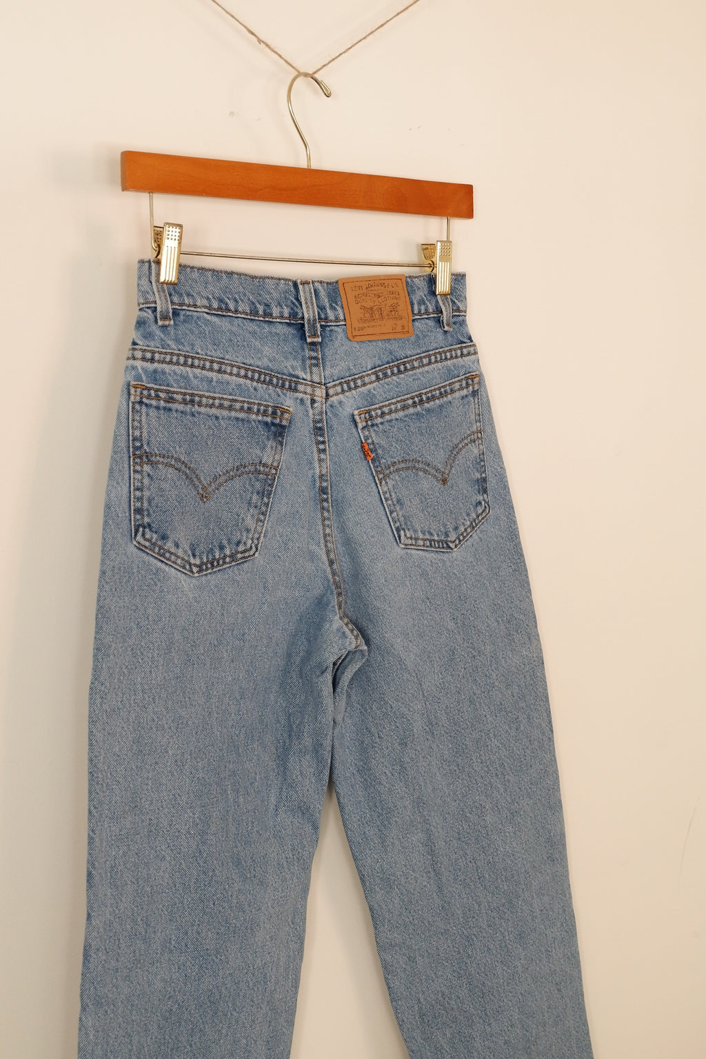 Levis Vintage 550 Medium Light Wash Jeans - 26