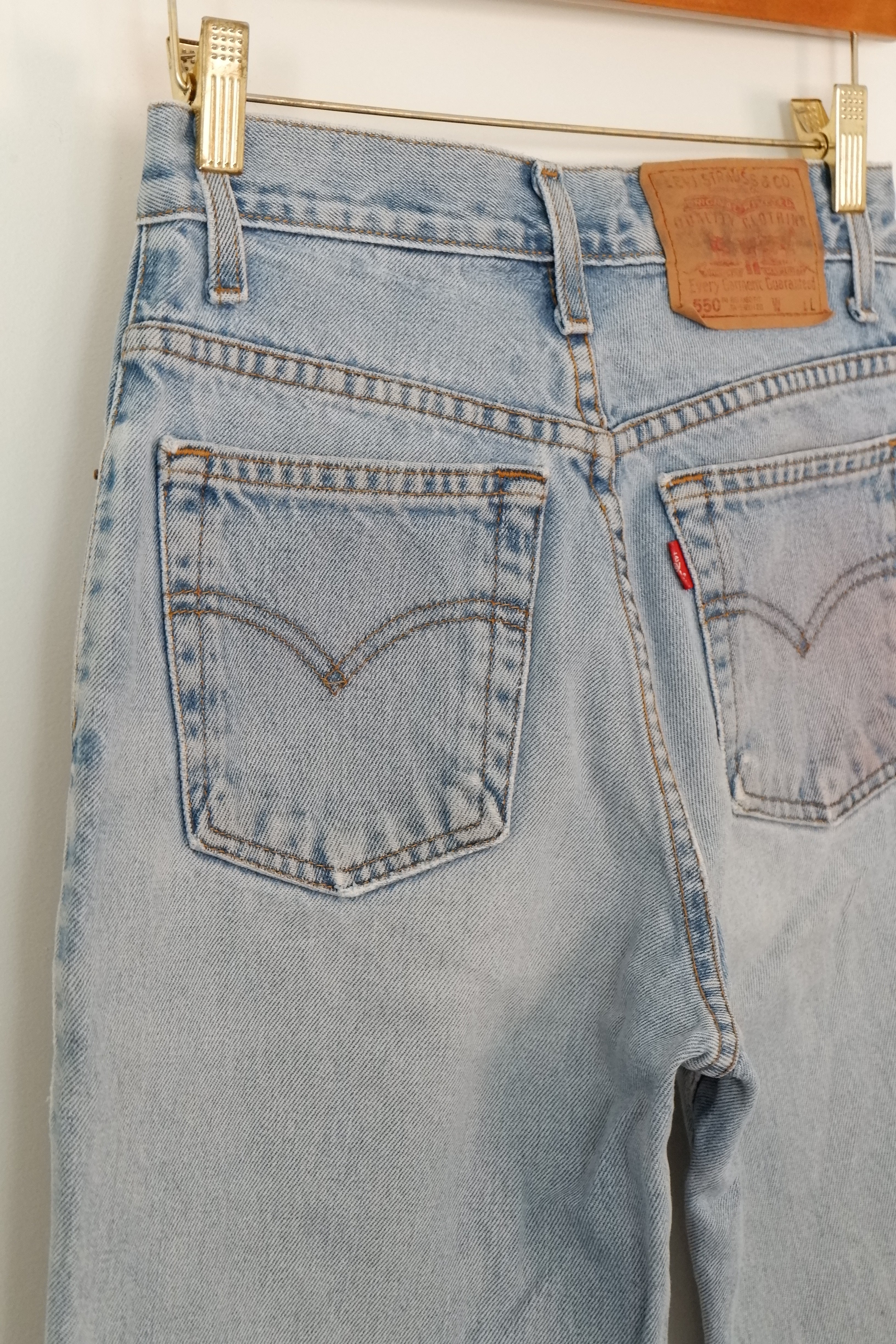 Levis Vintage 550 Light Wash Relaxed Fit Tapered Leg - 26